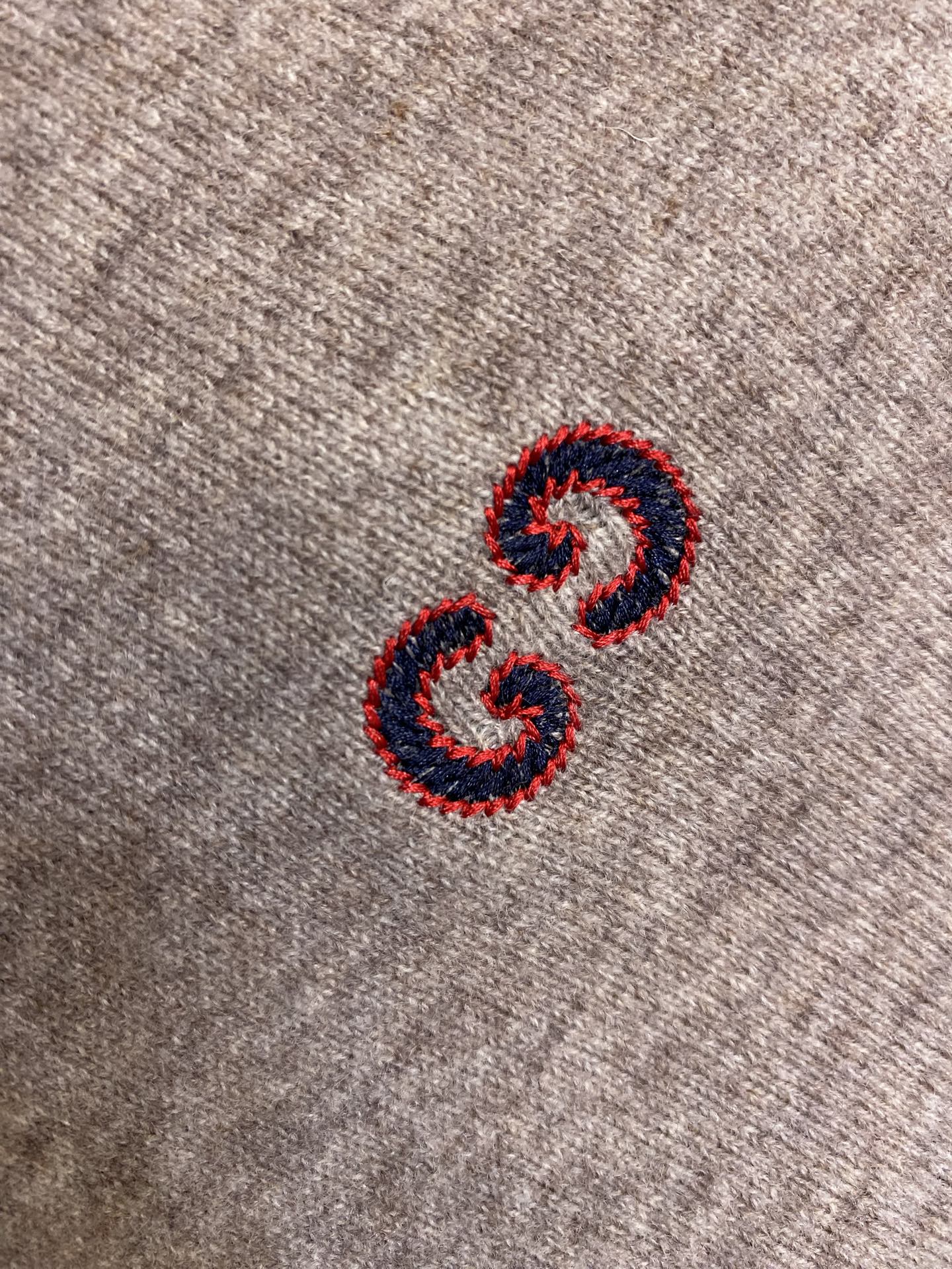 🌟🌟Gucci GG花驼色全羊毛套头毛衣甄选100%意大利进口羊毛面料，纤维细腻柔软，，保暖性与透气性兼