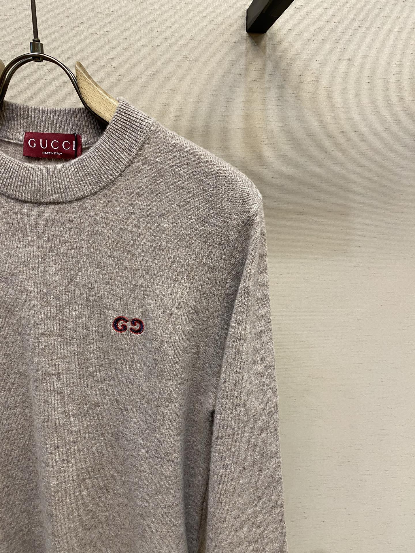 🌟🌟Gucci GG花驼色全羊毛套头毛衣甄选100%意大利进口羊毛面料，纤维细腻柔软，，保暖性与透气性兼