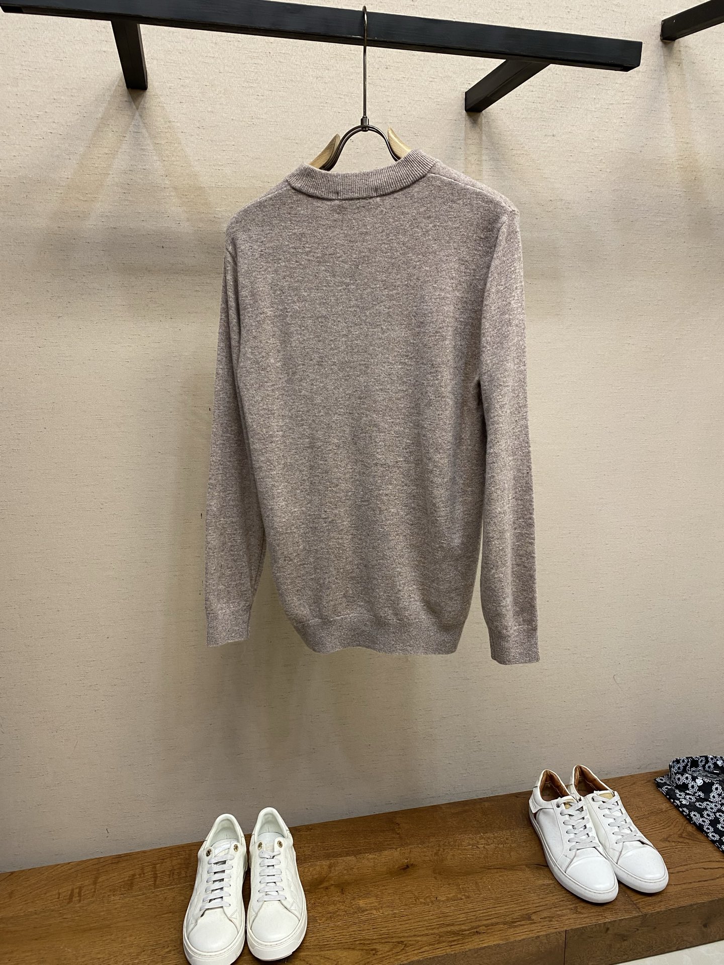 🌟🌟Gucci GG花驼色全羊毛套头毛衣甄选100%意大利进口羊毛面料，纤维细腻柔软，，保暖性与透气性兼