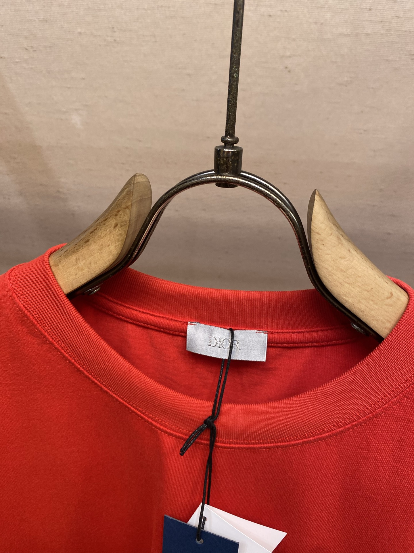 🌟🌟 2026新品短袖T恤 100％全棉300g面料，柔软亲肤，挺阔有垂坠感。四线密边做工精细，前幅案刺