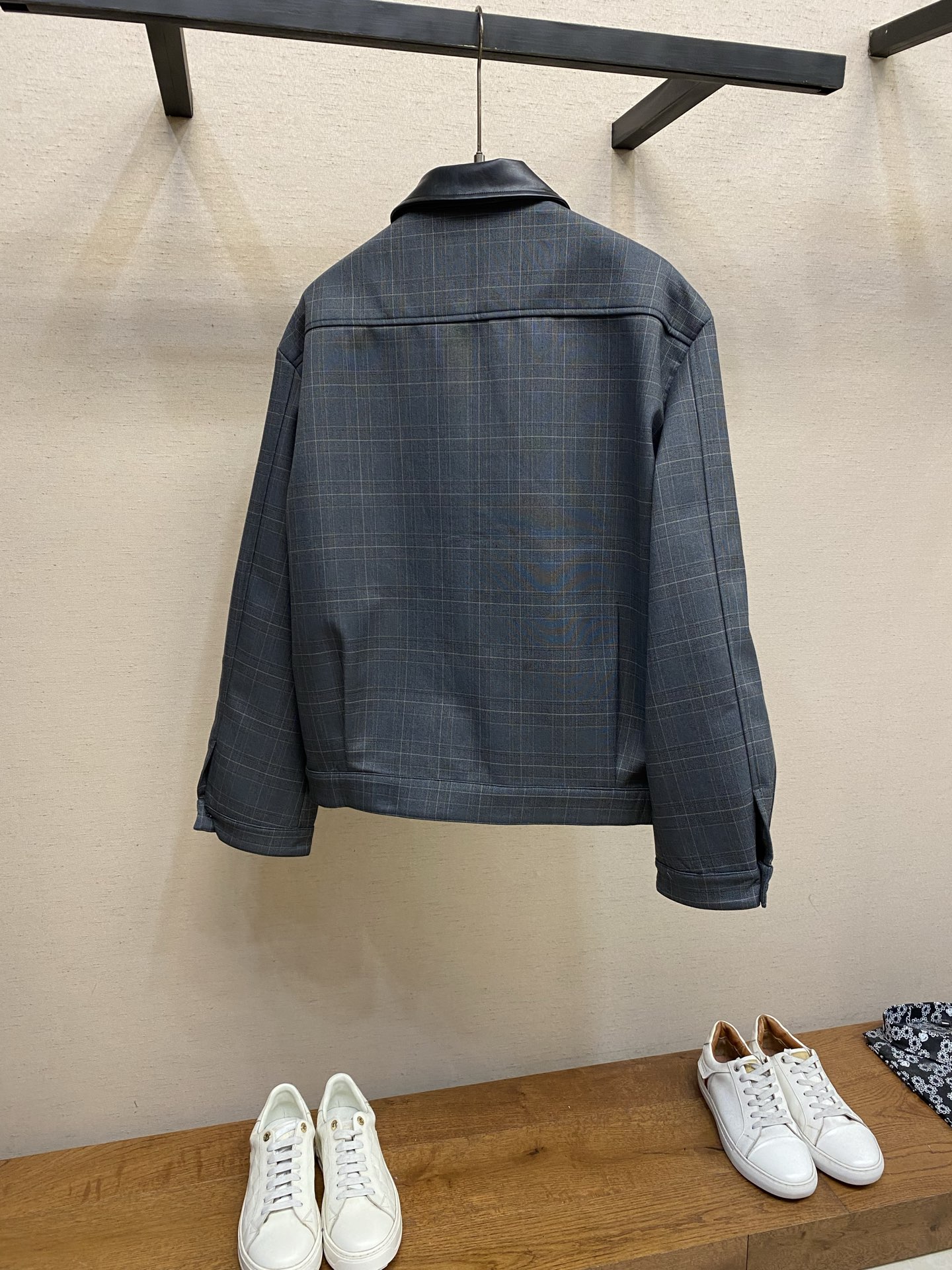 🌟🌟Miu Miu 翻领格纹字母刺绣长袖夹克外套正品38100购入开发 350克羊毛混纺平纹格子面料20