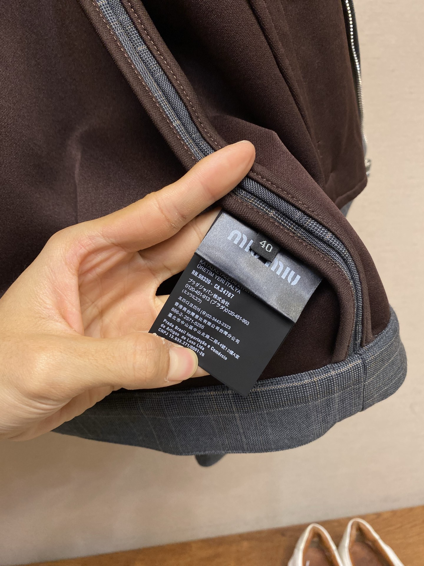 🌟🌟Miu Miu 翻领格纹字母刺绣长袖夹克外套正品38100购入开发 350克羊毛混纺平纹格子面料20