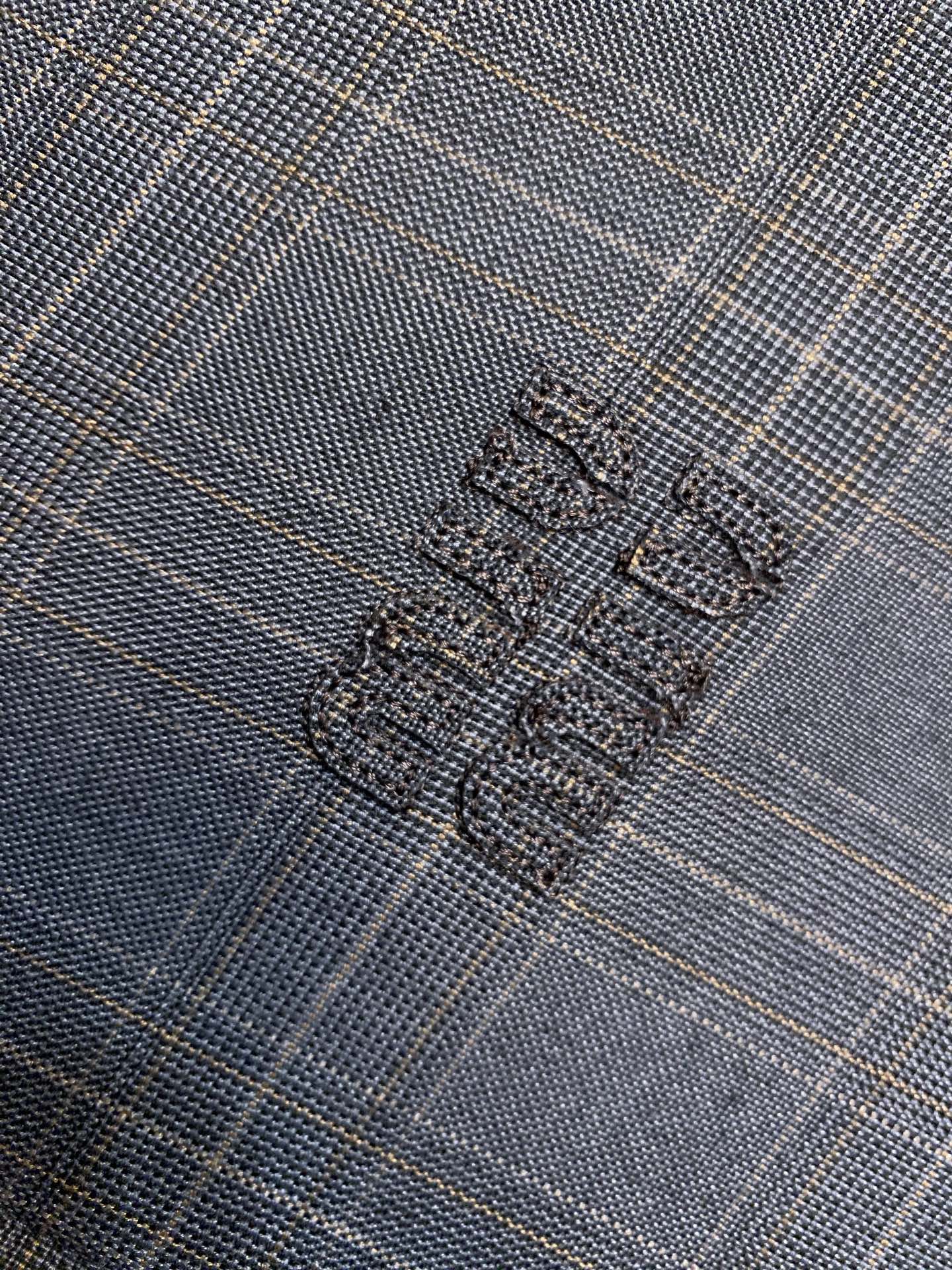 🌟🌟Miu Miu 翻领格纹字母刺绣长袖夹克外套正品38100购入开发 350克羊毛混纺平纹格子面料20