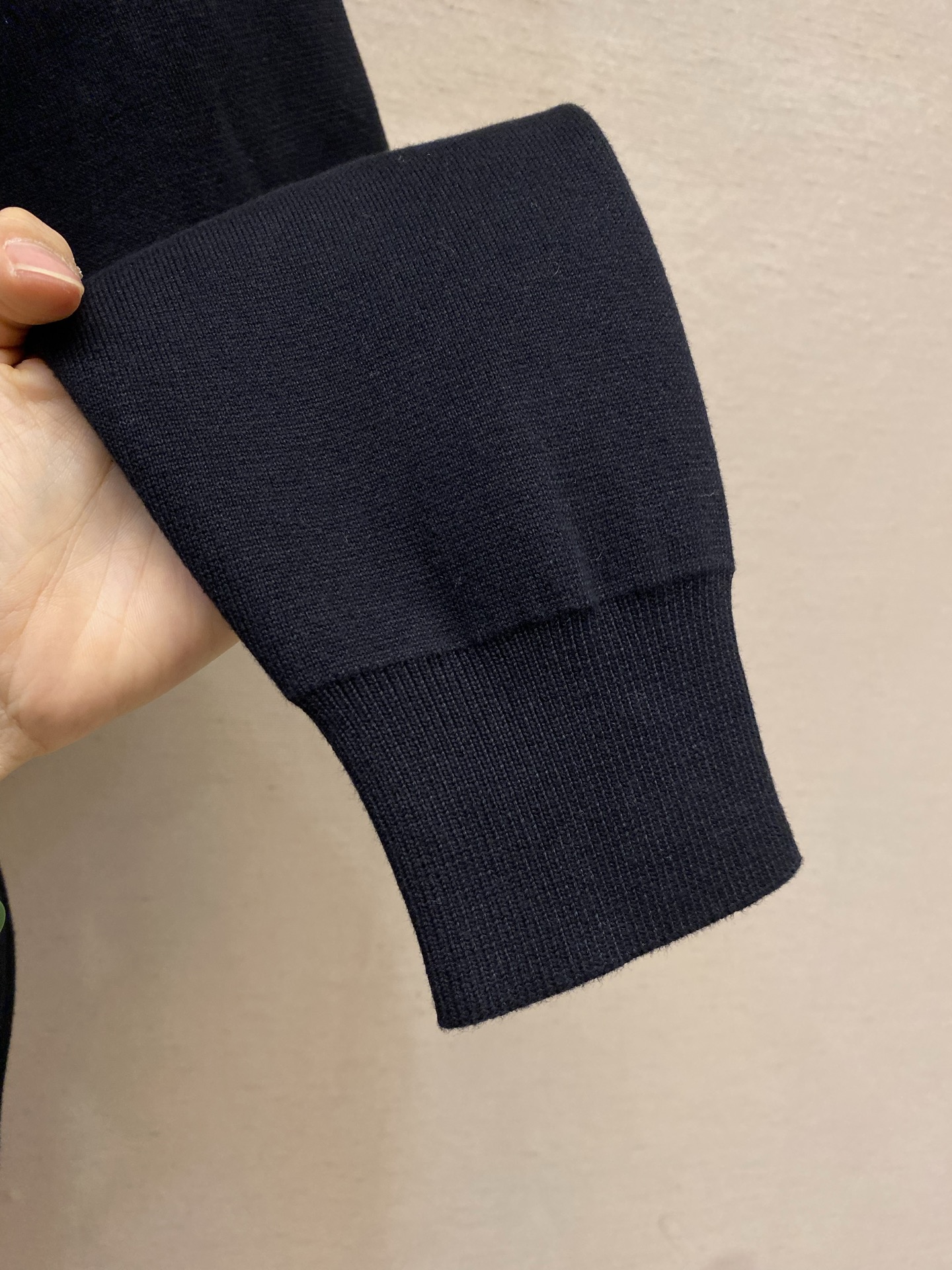 🌟🌟Loewe 羊毛连帽胸前贴袋拉链外套 正品15900购入开发 40支双股精梳羊毛混纺毛料 采用德国进