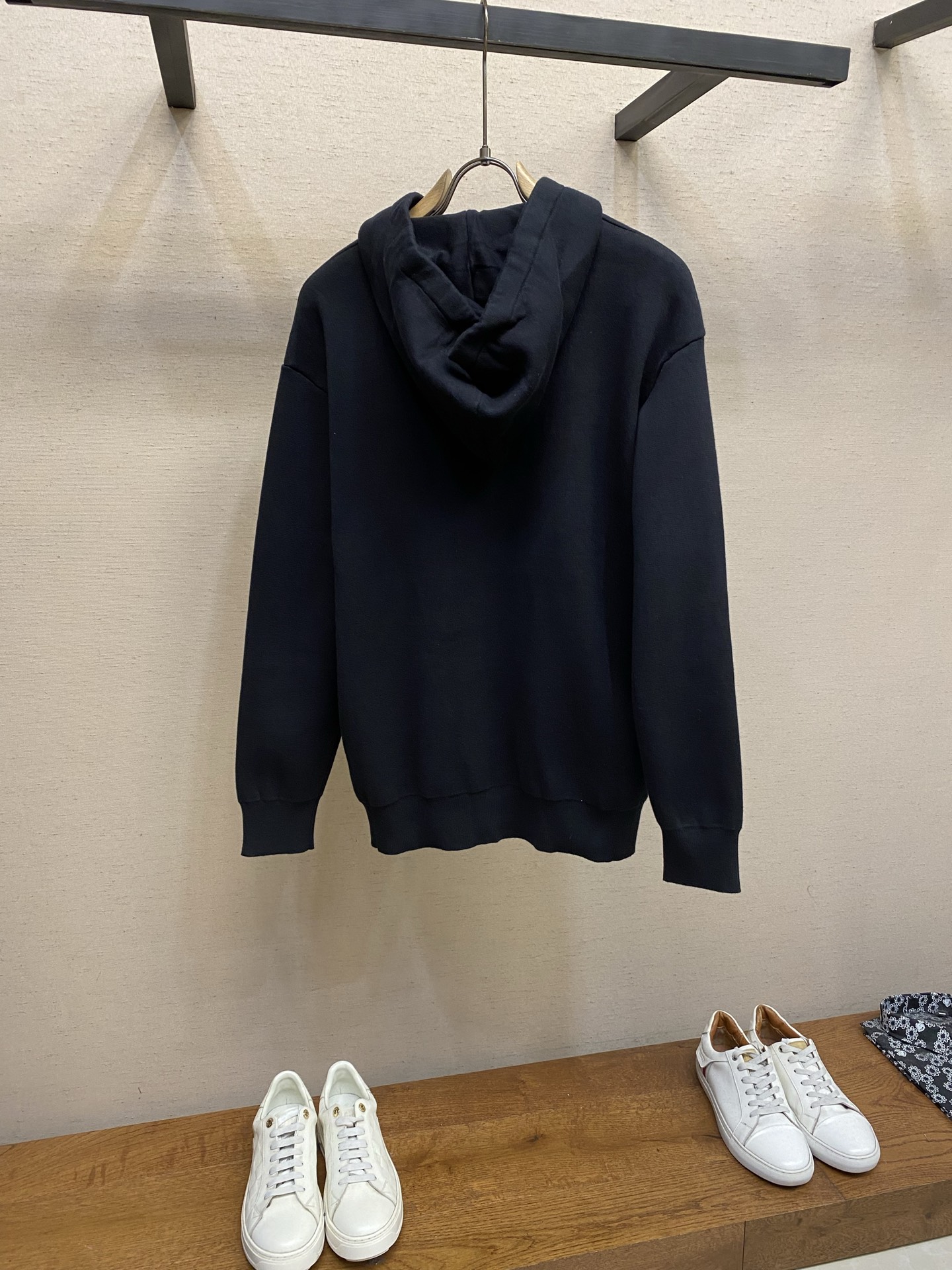 🌟🌟Loewe 羊毛连帽胸前贴袋拉链外套 正品15900购入开发 40支双股精梳羊毛混纺毛料 采用德国进