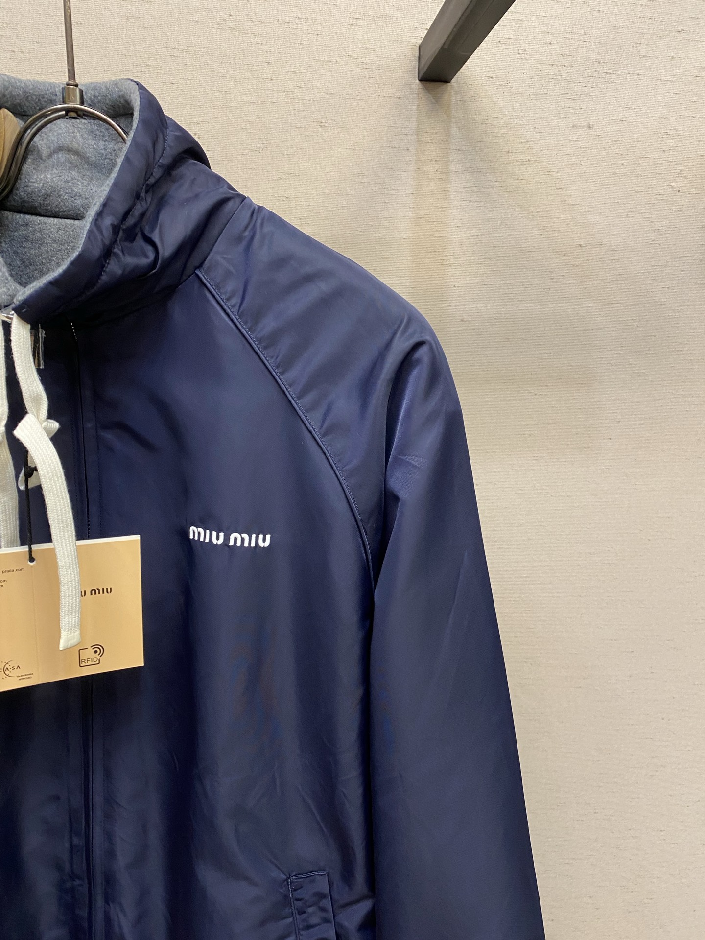 🌟🌟Miu Miu 双面穿科技面料和抓绒夹克外套正品28200购入开发 100%锦纶加厚斜纹面料 羊毛混