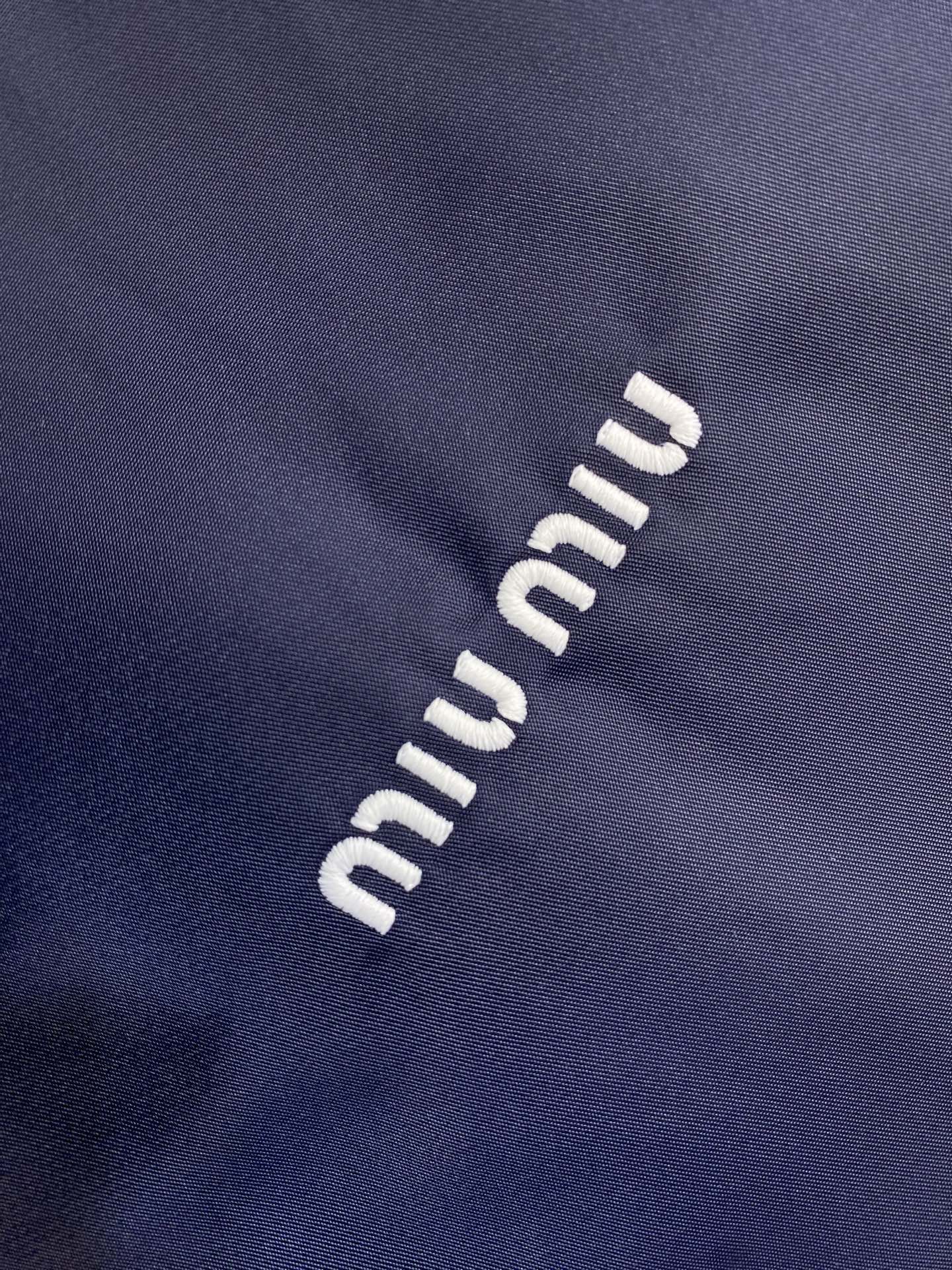 🌟🌟Miu Miu 双面穿科技面料和抓绒夹克外套正品28200购入开发 100%锦纶加厚斜纹面料 羊毛混