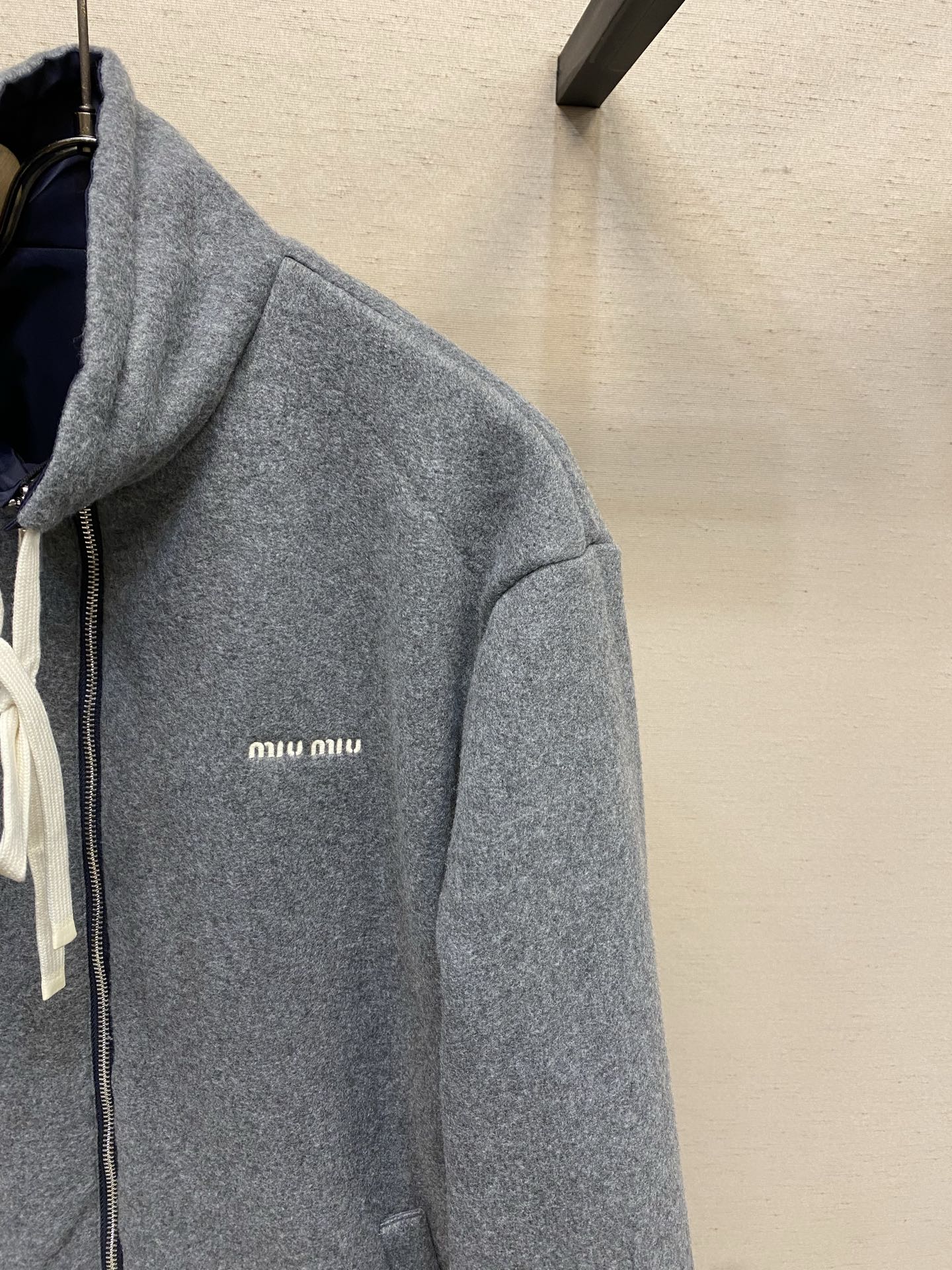 🌟🌟Miu Miu 双面穿科技面料和抓绒夹克外套正品28200购入开发 100%锦纶加厚斜纹面料 羊毛混