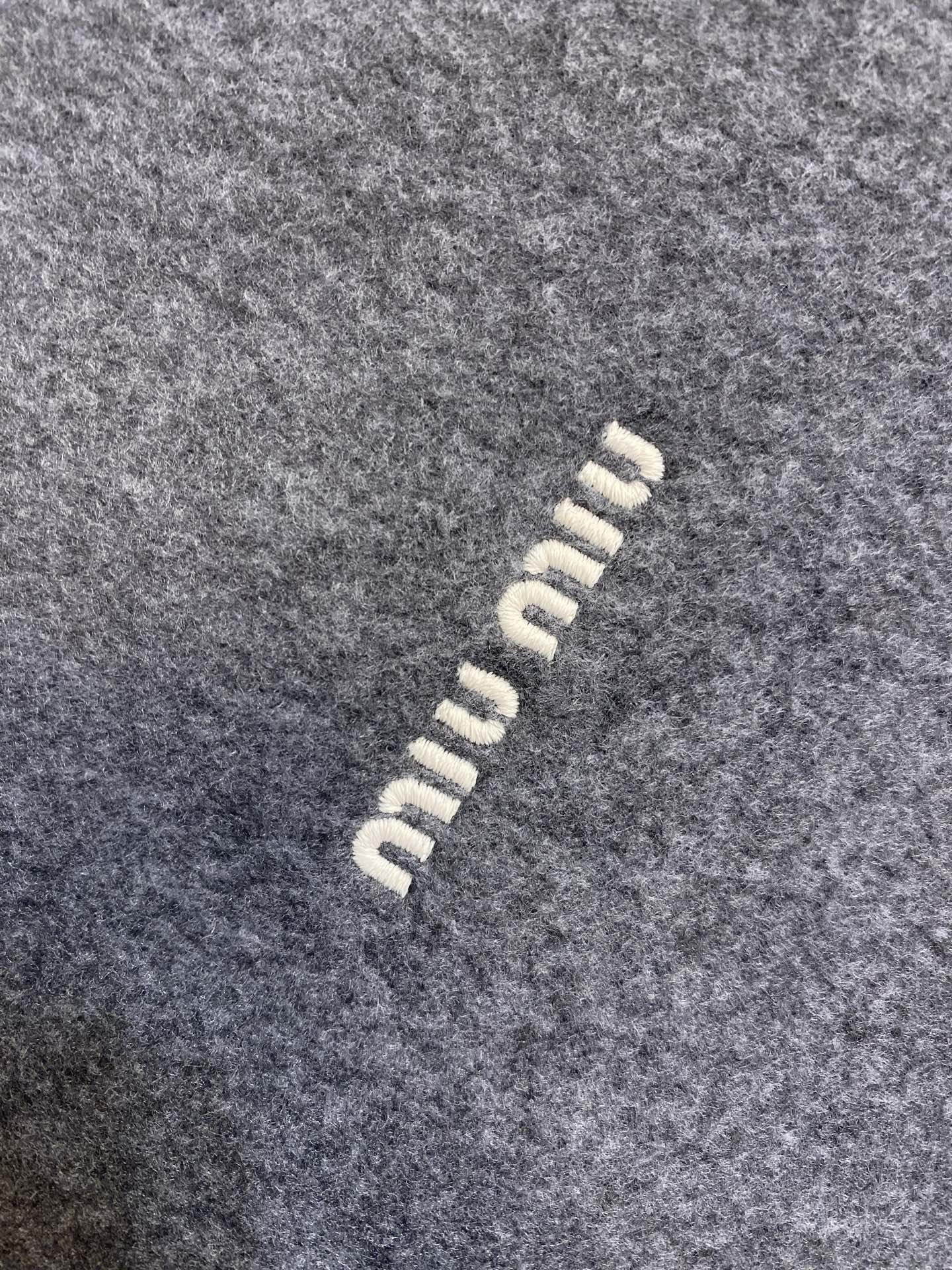 🌟🌟Miu Miu 双面穿科技面料和抓绒夹克外套正品28200购入开发 100%锦纶加厚斜纹面料 羊毛混