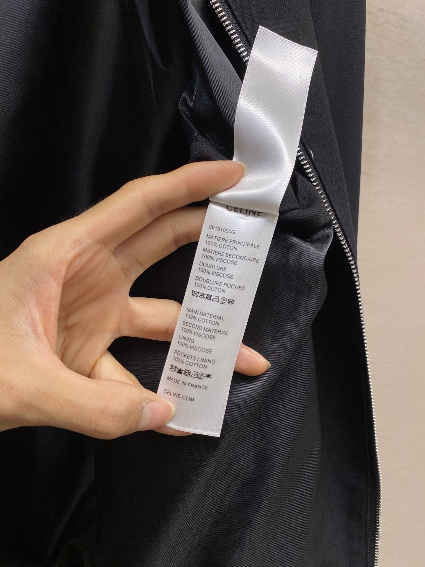 🌟🌟Celine 黑色拉链夹克，简约翻领设计，斜纹羊毛混纺面料，轻薄舒适又保暖。胸前凯旋门Logo低调有