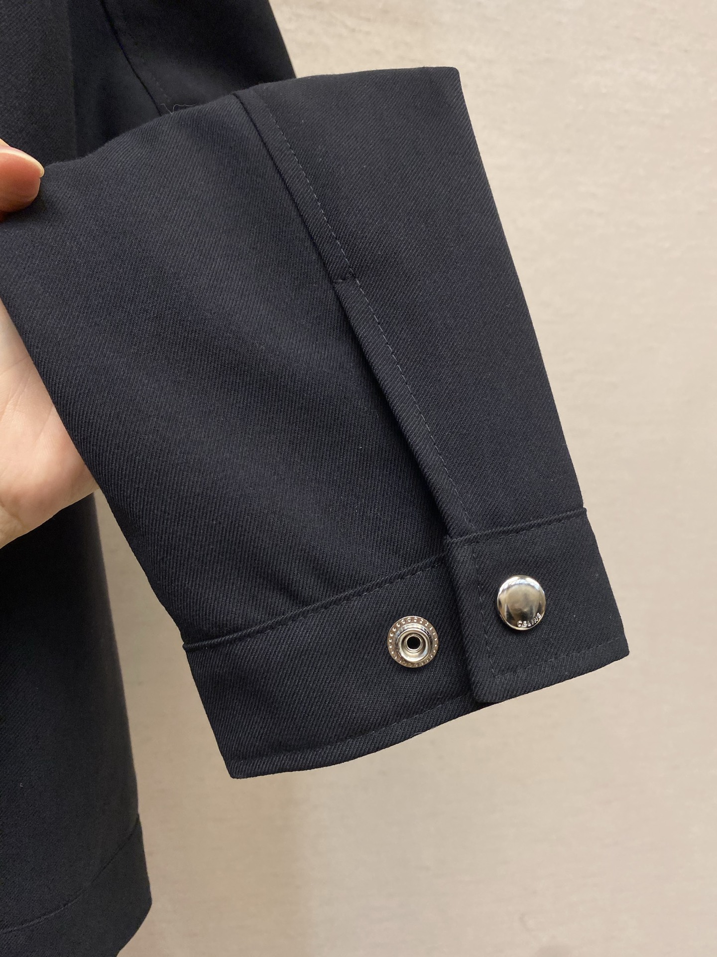 🌟🌟Celine 黑色拉链夹克，简约翻领设计，斜纹羊毛混纺面料，轻薄舒适又保暖。胸前凯旋门Logo低调有