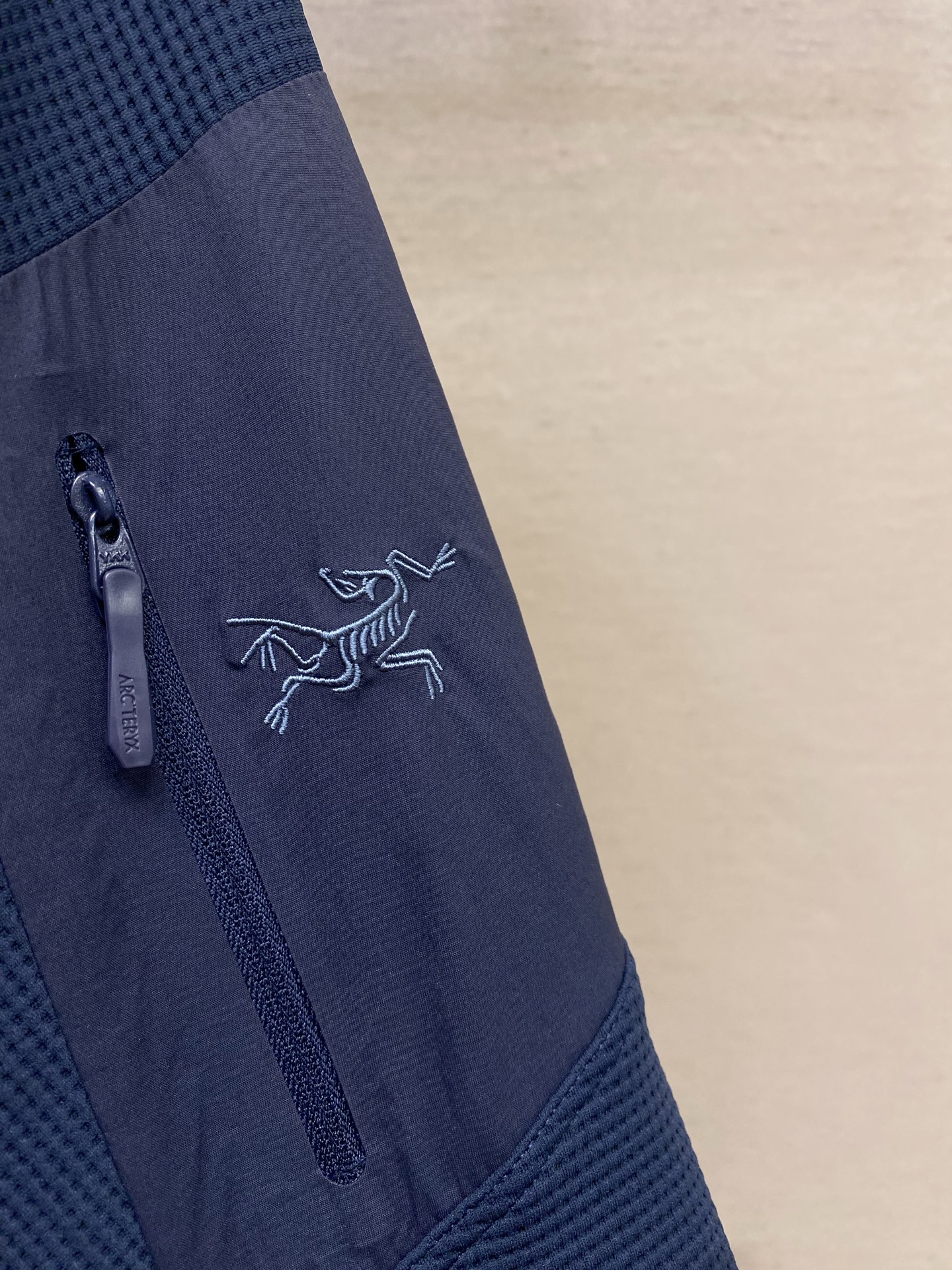 🌟🌟Arctery 鸟Olera 华夫格26FW刺绣logo保暖舒适简约连帽夹克外套。顶级刺绣。面料 辅