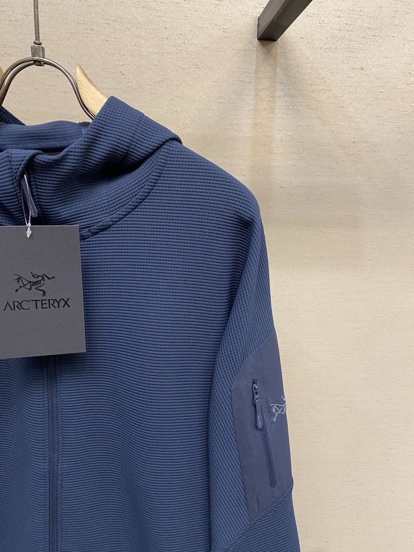 🌟🌟Arctery 鸟Olera 华夫格26FW刺绣logo保暖舒适简约连帽夹克外套。顶级刺绣。面料 辅