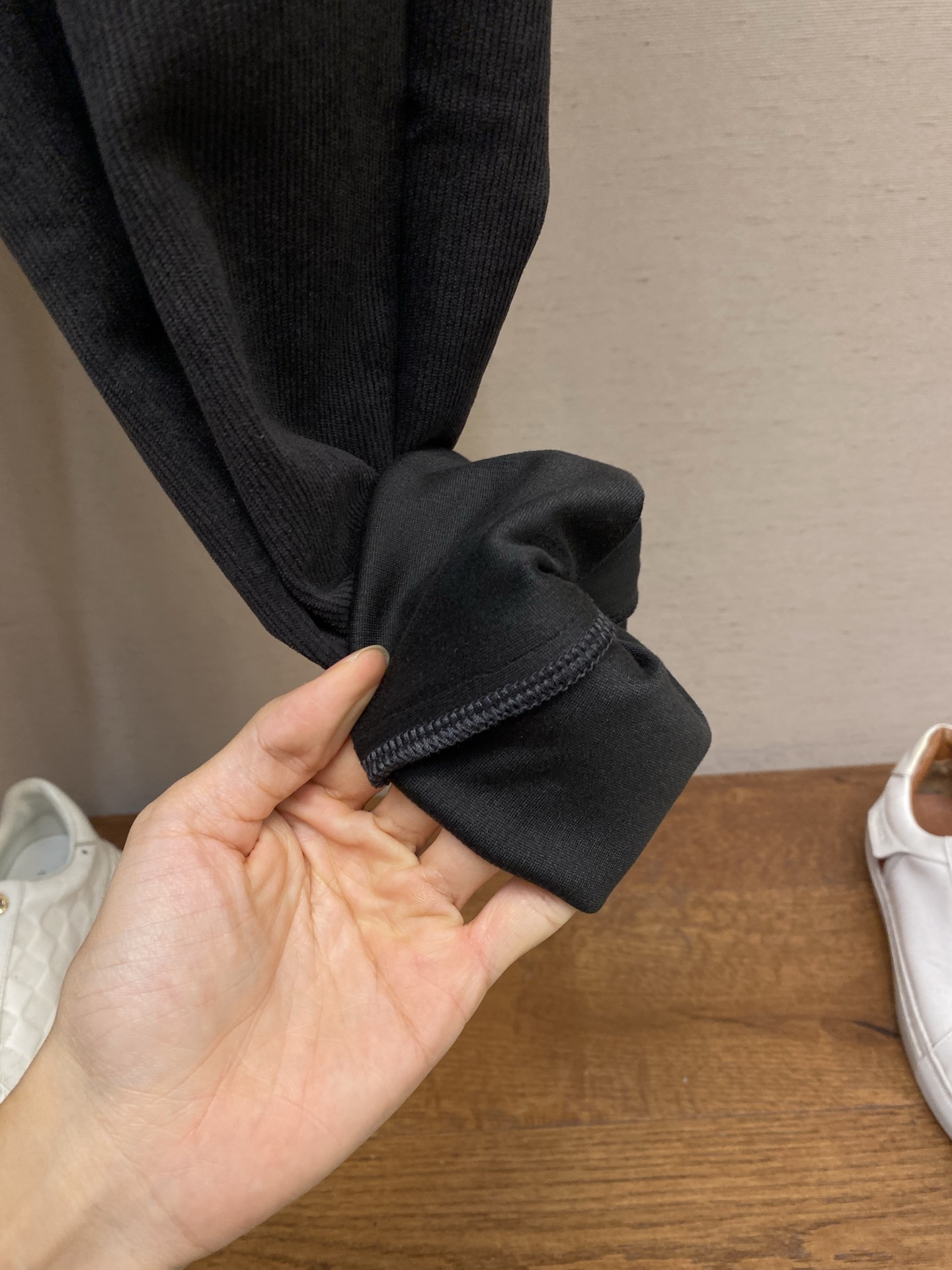 🌟🌟Fendi FD定制光泽感灯芯绒高级灰休闲西裤选用定制光泽灯芯绒面料，细腻竖纹自带复古肌理，高级灰调