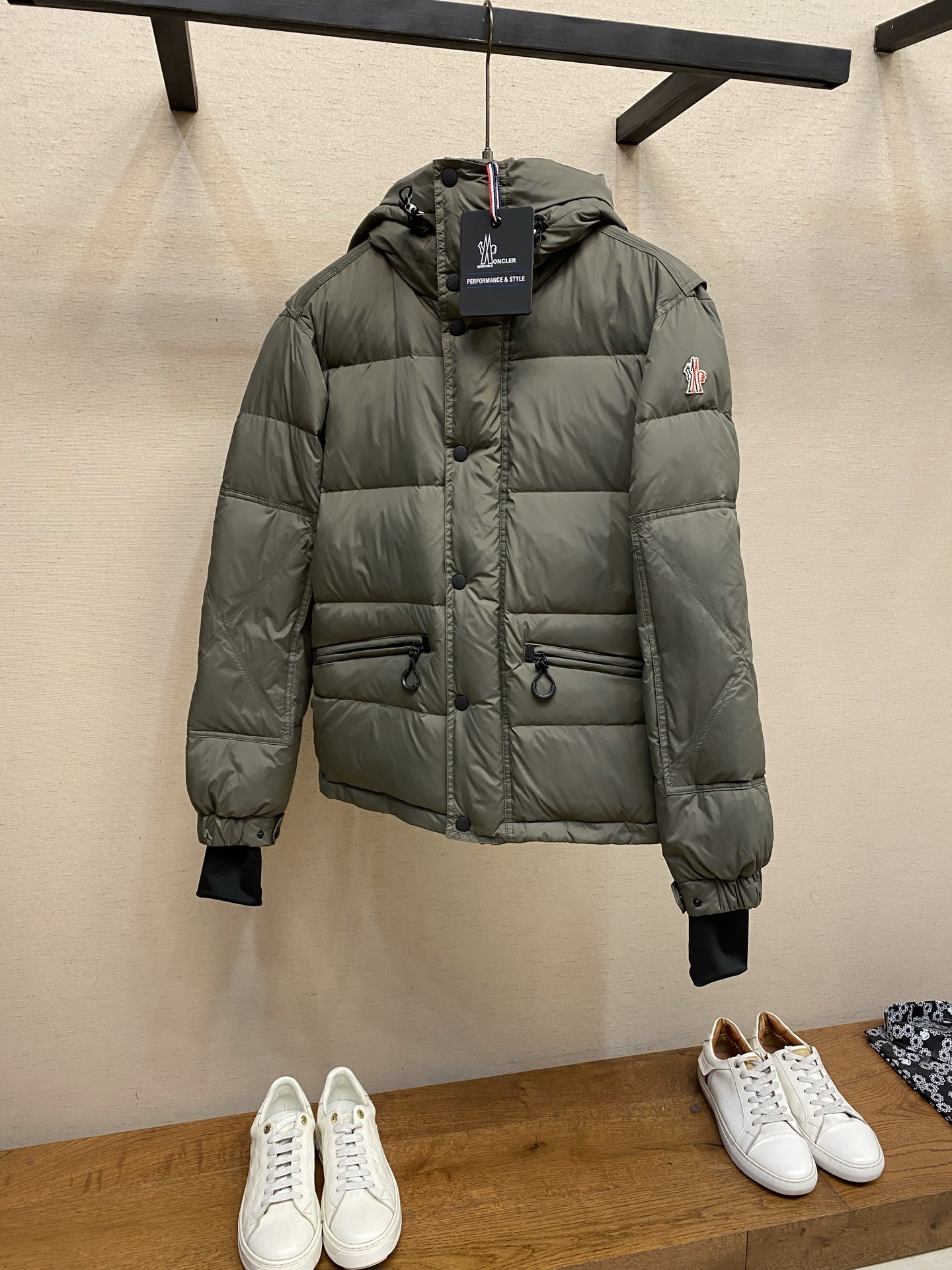 🌟🌟Moncler 秋冬新款羽绒服外套 高端定制 内填充顶级国标纯正90白鸭绒 品质经得起任何形式检验，
