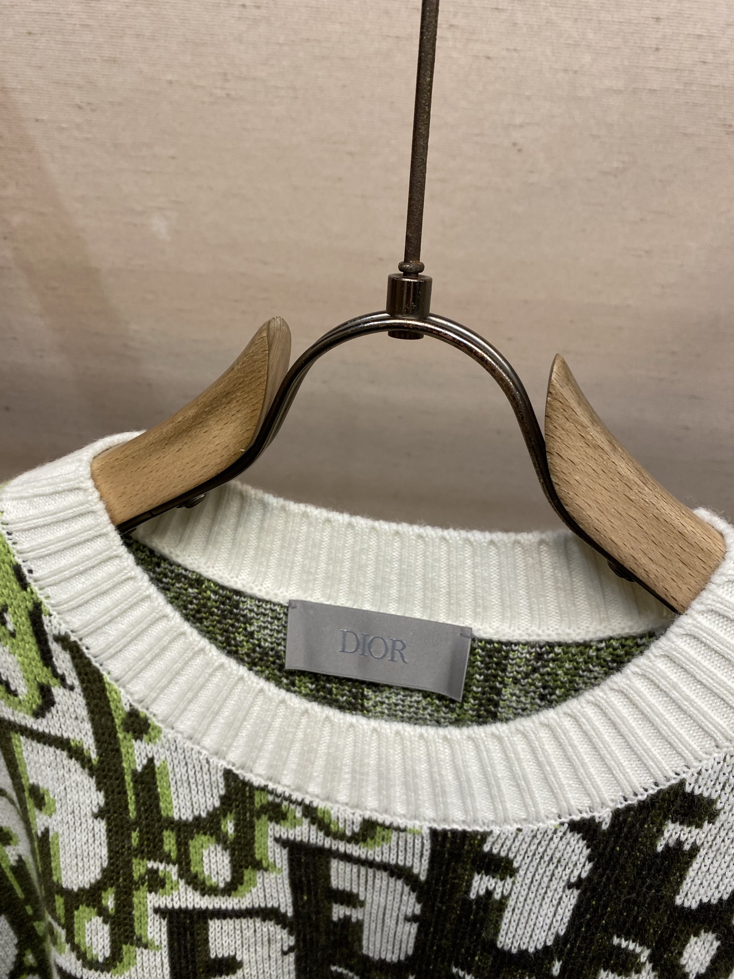 🌟🌟 Dior ObliqueCD提花针织毛衣，采用绵羊毛材质，柔软又保暖，秋冬穿超合适!绿色+白色+黑