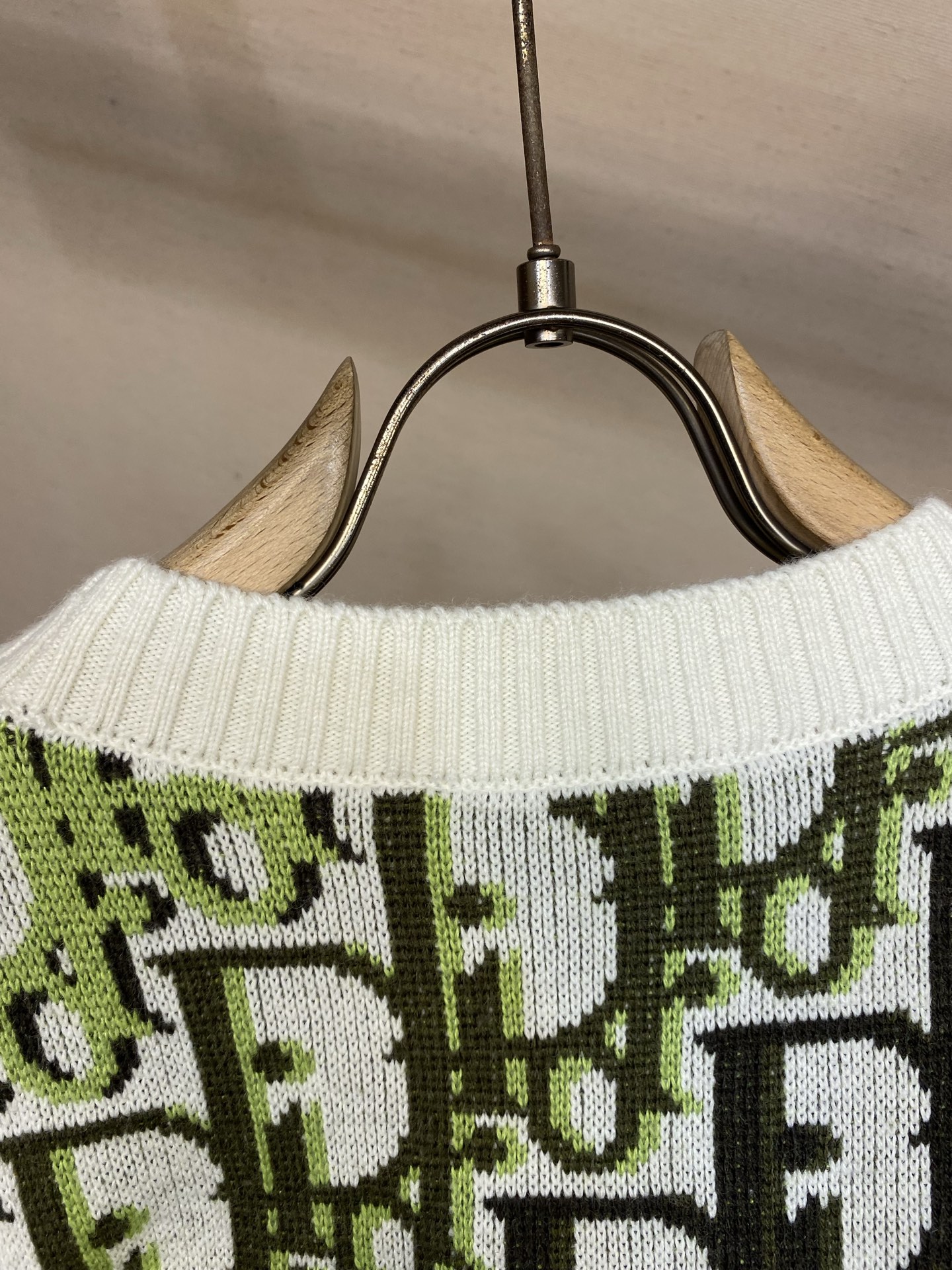 🌟🌟 Dior ObliqueCD提花针织毛衣，采用绵羊毛材质，柔软又保暖，秋冬穿超合适!绿色+白色+黑