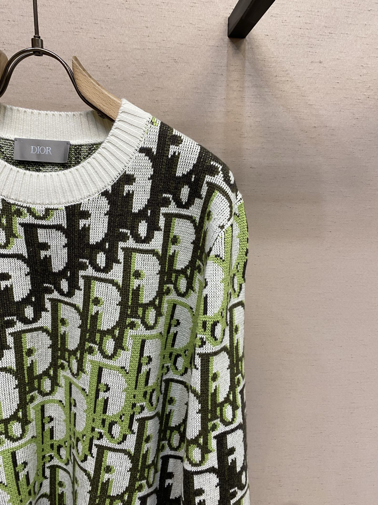 🌟🌟 Dior ObliqueCD提花针织毛衣，采用绵羊毛材质，柔软又保暖，秋冬穿超合适!绿色+白色+黑