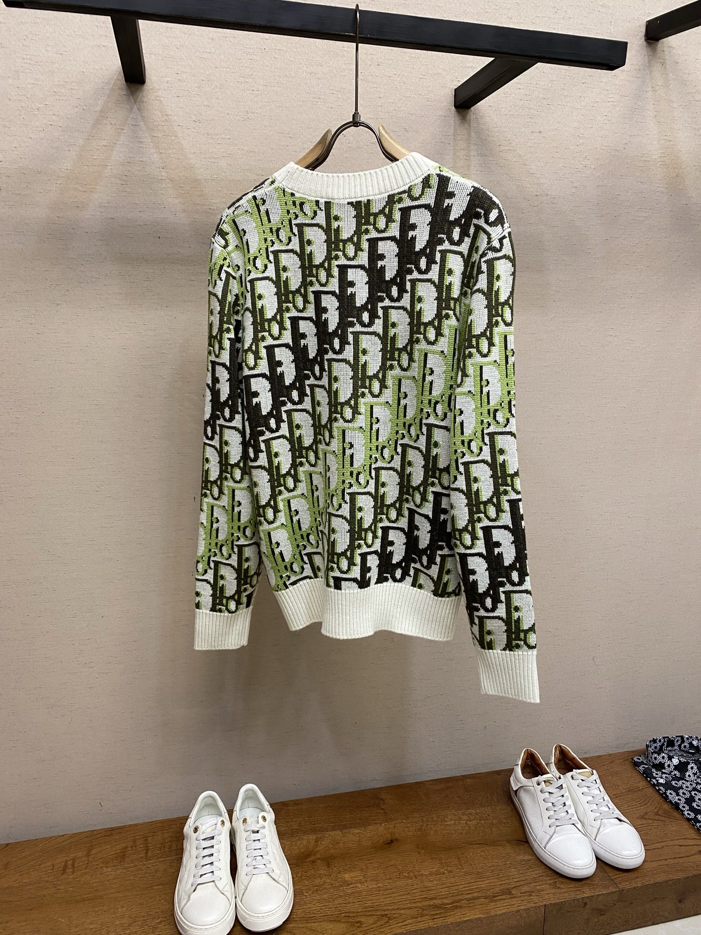 🌟🌟 Dior ObliqueCD提花针织毛衣，采用绵羊毛材质，柔软又保暖，秋冬穿超合适!绿色+白色+黑