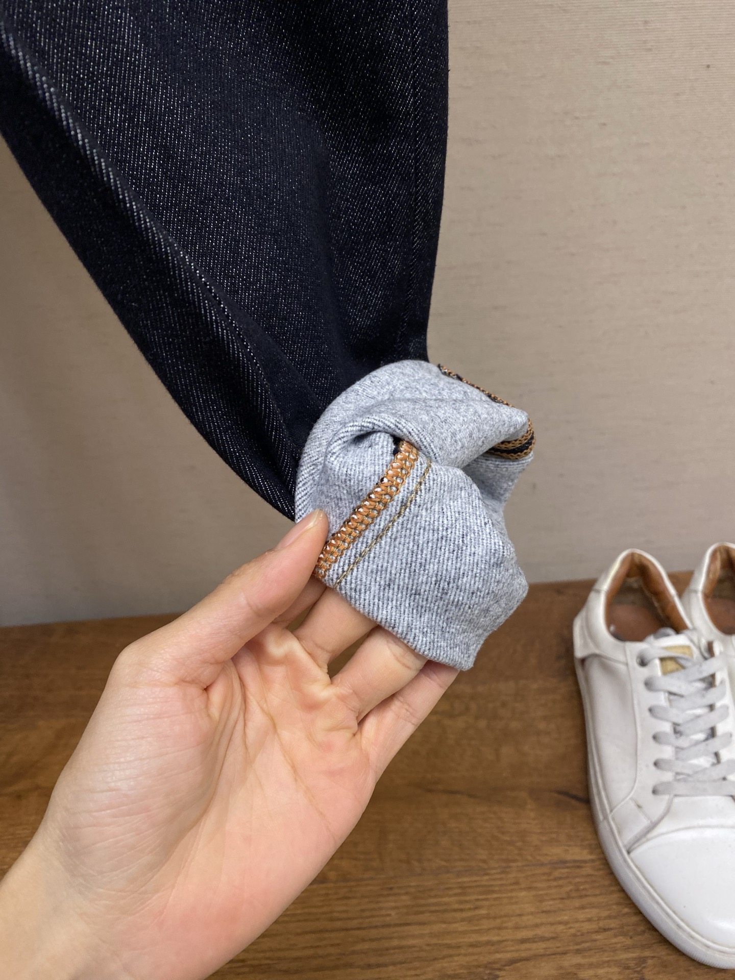 🌟🌟Fendi 2025ss好穿不挑身材在搭配上没有太多的限制 随意简洁的衬托其他单品，来展现自己的风格