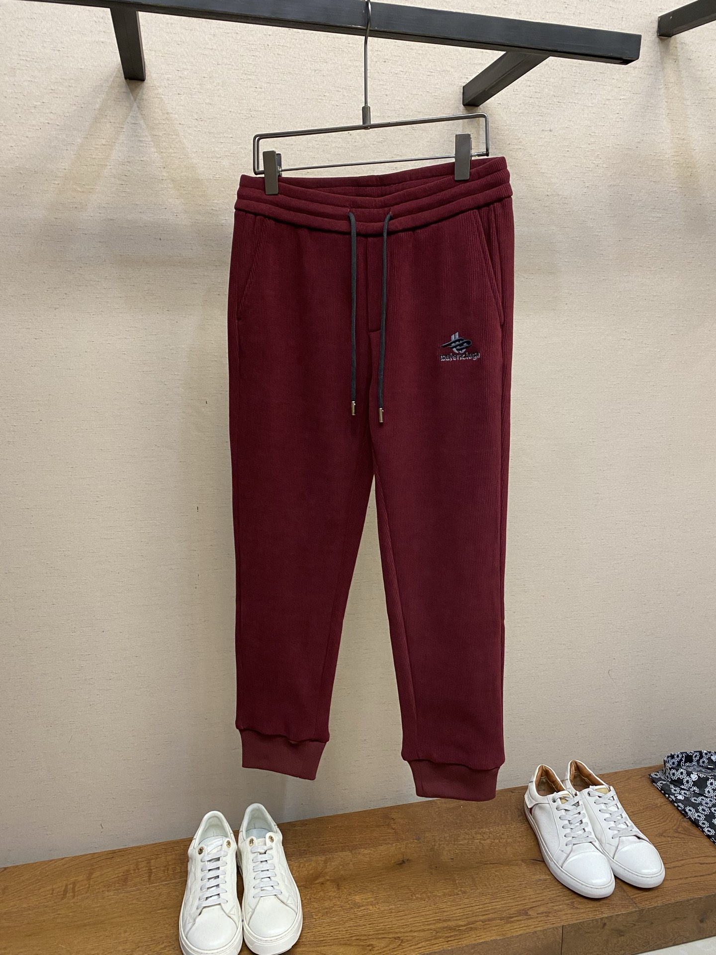 🌟🌟Balenciaga 男士休闲裤👍 最新款上身版型无敌正！绝对可以闭眼收的一款此款裤子非常百搭，弹力