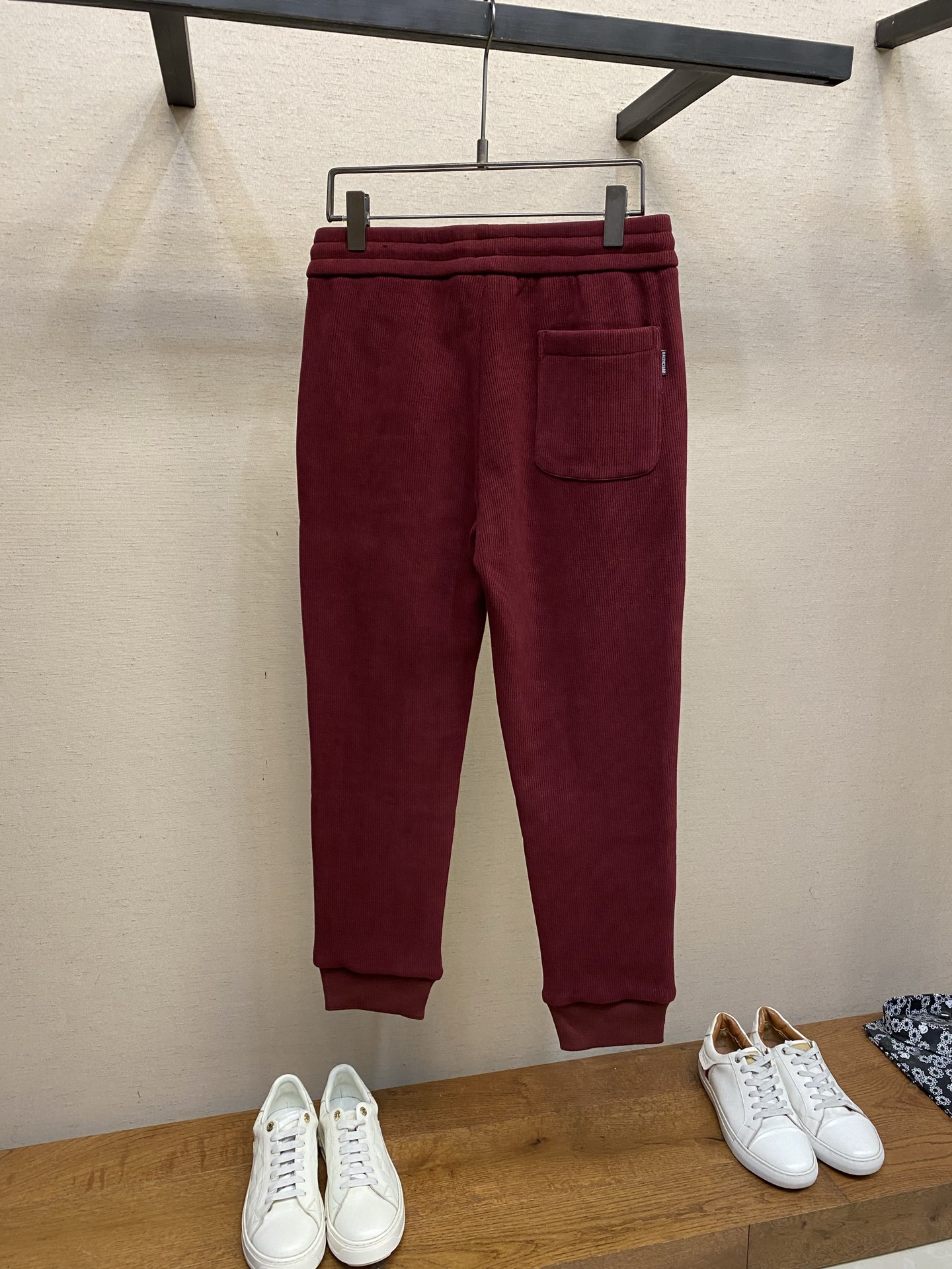 🌟🌟Balenciaga 男士休闲裤👍 最新款上身版型无敌正！绝对可以闭眼收的一款此款裤子非常百搭，弹力