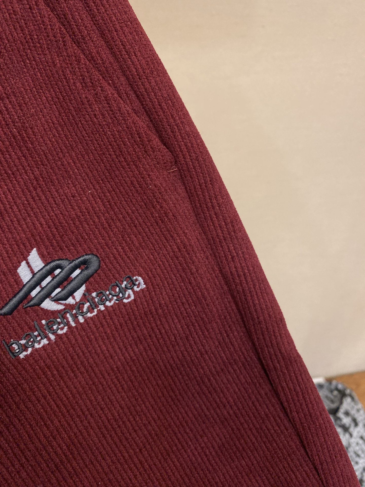 🌟🌟Balenciaga 男士休闲裤👍 最新款上身版型无敌正！绝对可以闭眼收的一款此款裤子非常百搭，弹力