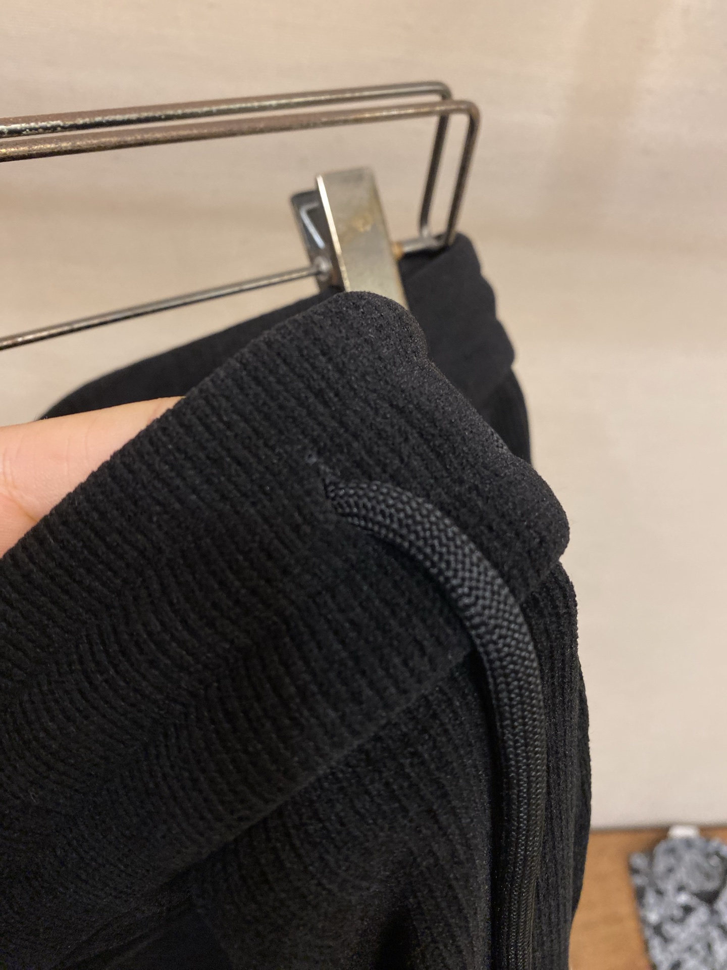 🌟🌟Balenciaga 男士休闲裤👍 最新款上身版型无敌正！绝对可以闭眼收的一款此款裤子非常百搭，弹力