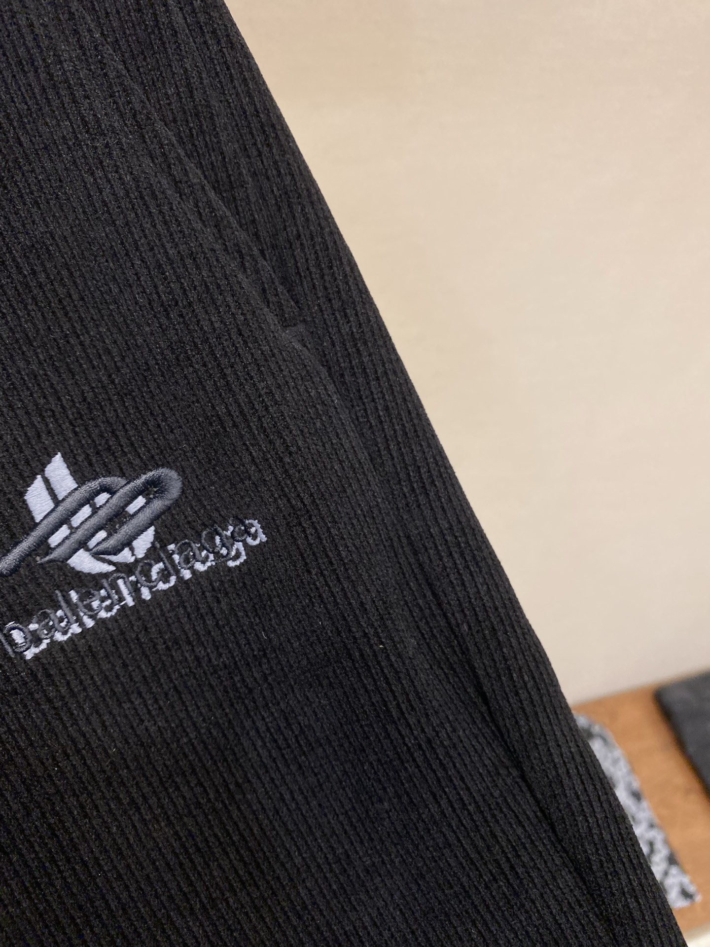 🌟🌟Balenciaga 男士休闲裤👍 最新款上身版型无敌正！绝对可以闭眼收的一款此款裤子非常百搭，弹力