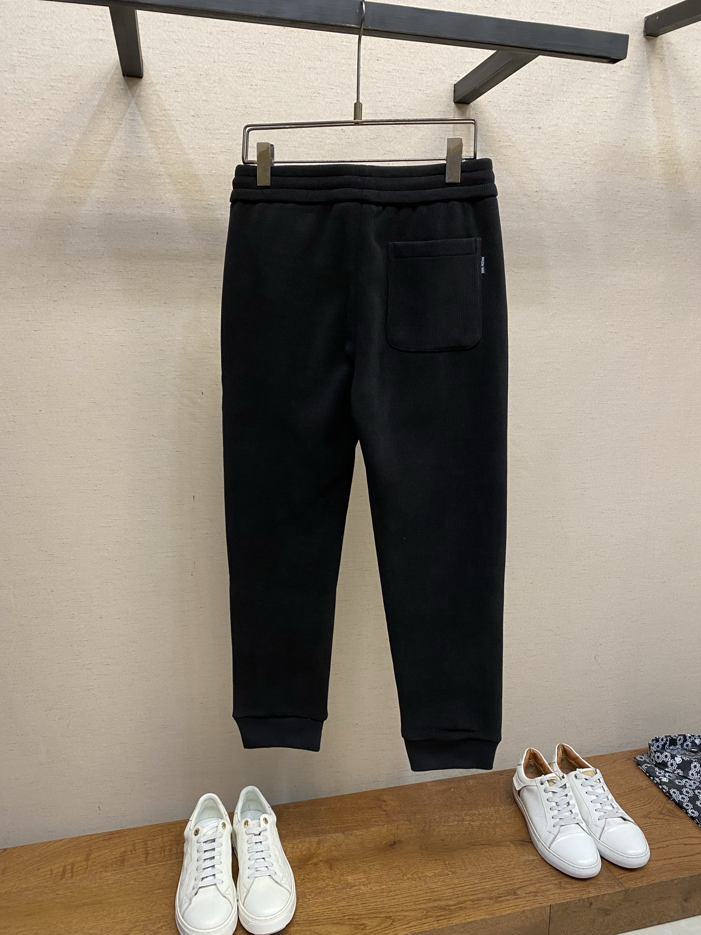 🌟🌟Balenciaga 男士休闲裤👍 最新款上身版型无敌正！绝对可以闭眼收的一款此款裤子非常百搭，弹力