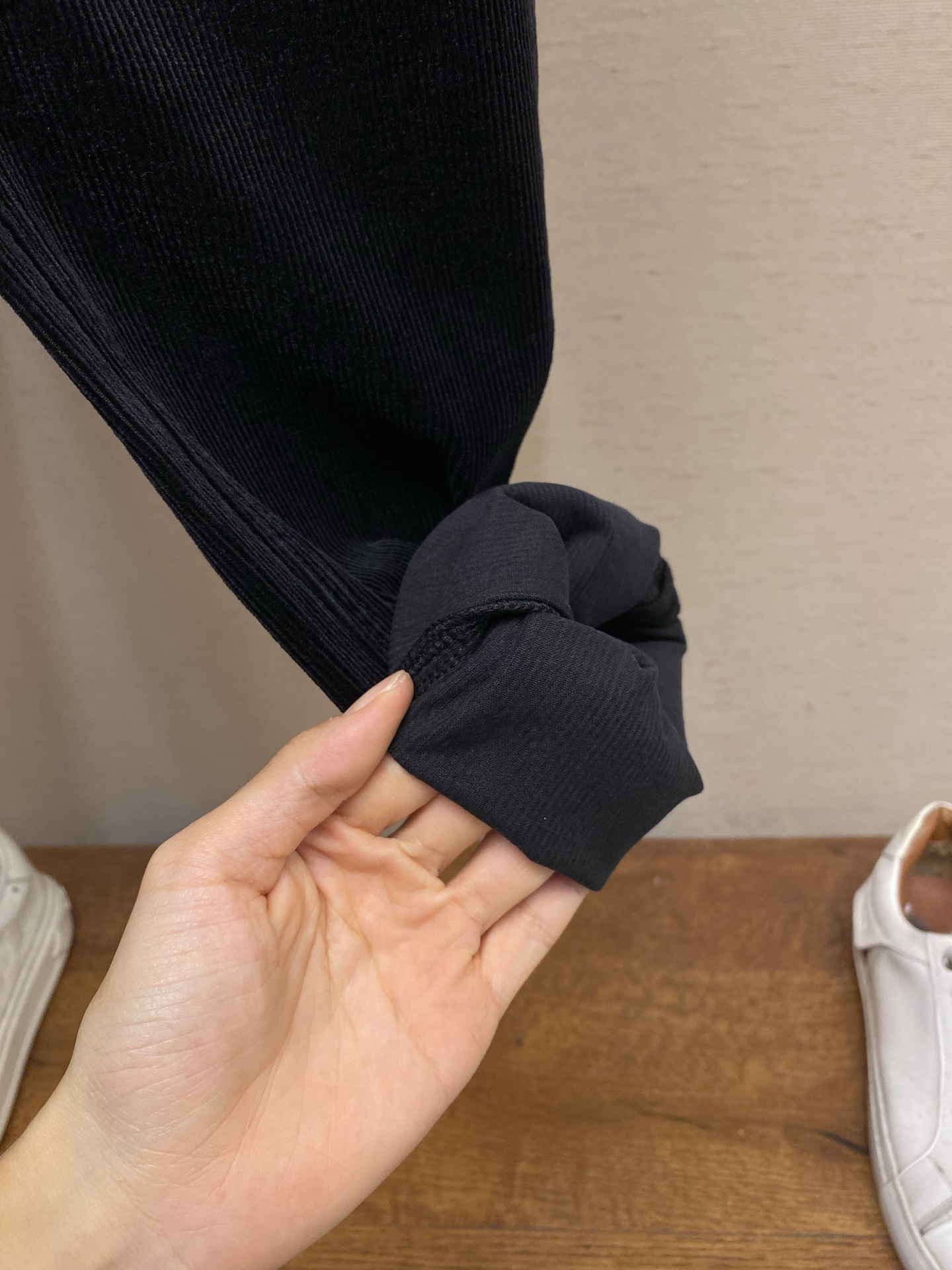 🌟🌟Prada 灯芯绒休闲裤2025ss好穿不挑身材在搭配上没有太多的限制 随意简洁的衬托其他单品，来展