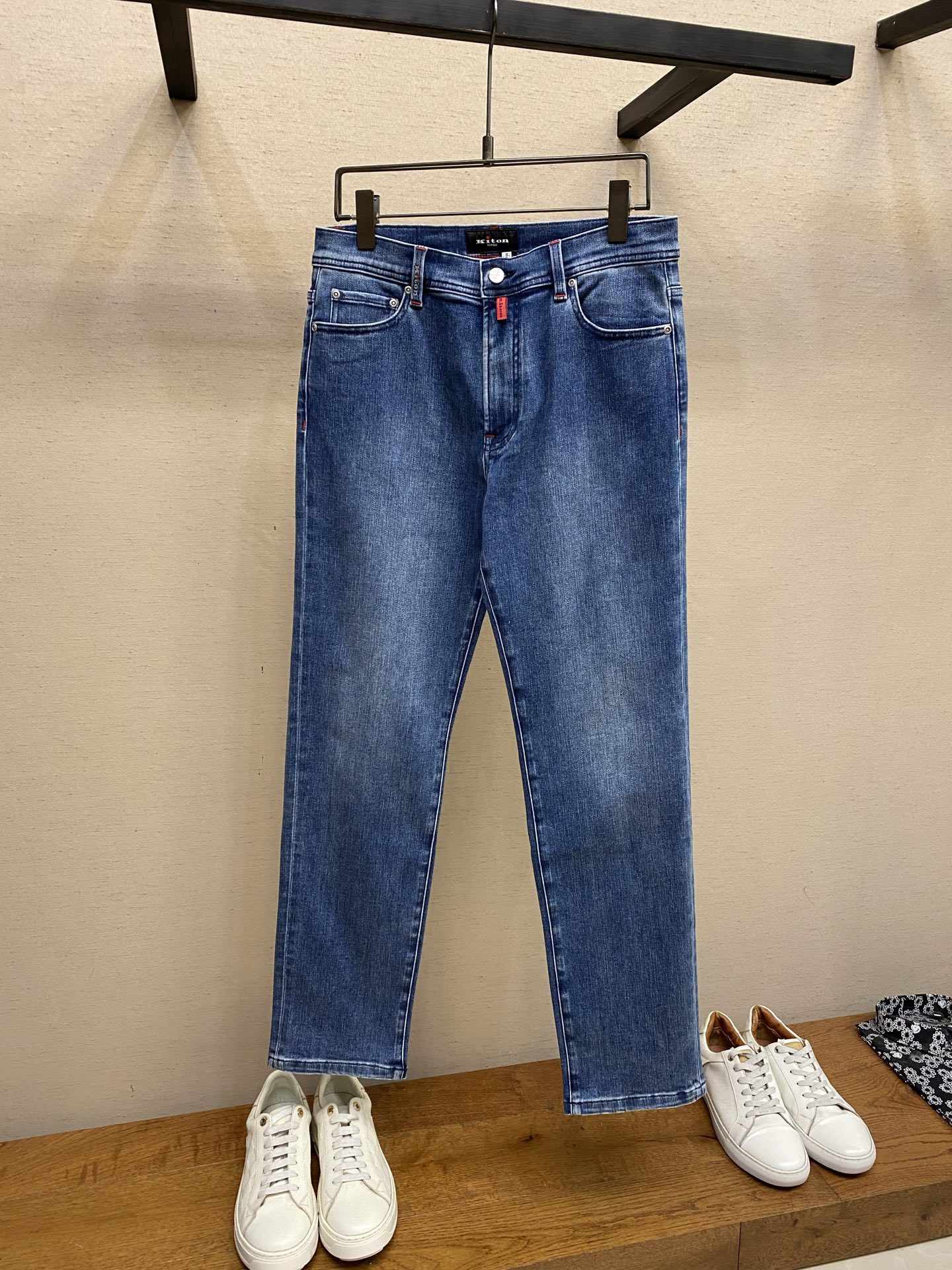 🌟🌟Kiton 2025ss好穿不挑身材在搭配上没有太多的限制 随意简洁的衬托其他单品，来展现自己的风格