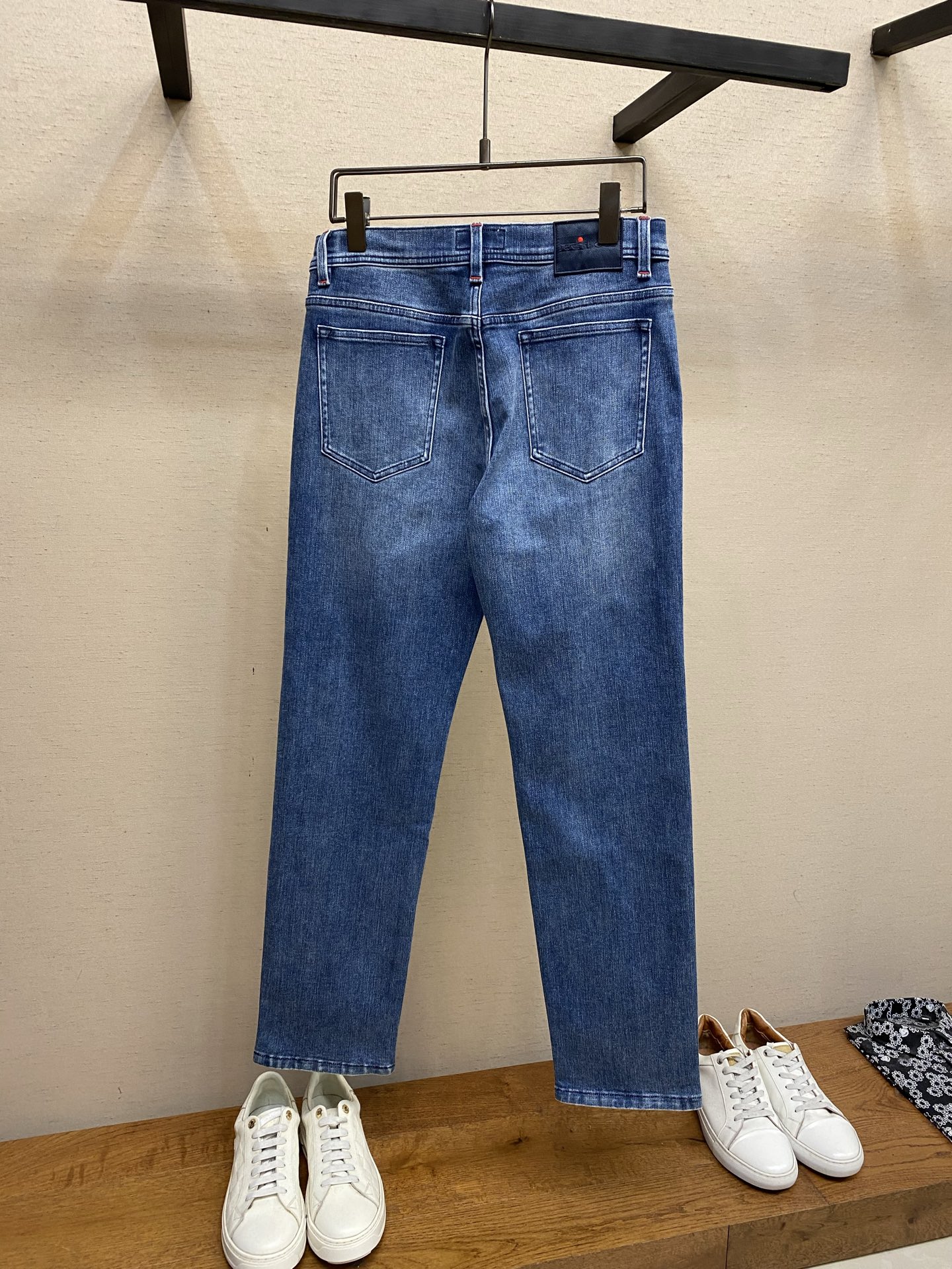 🌟🌟Kiton 2025ss好穿不挑身材在搭配上没有太多的限制 随意简洁的衬托其他单品，来展现自己的风格