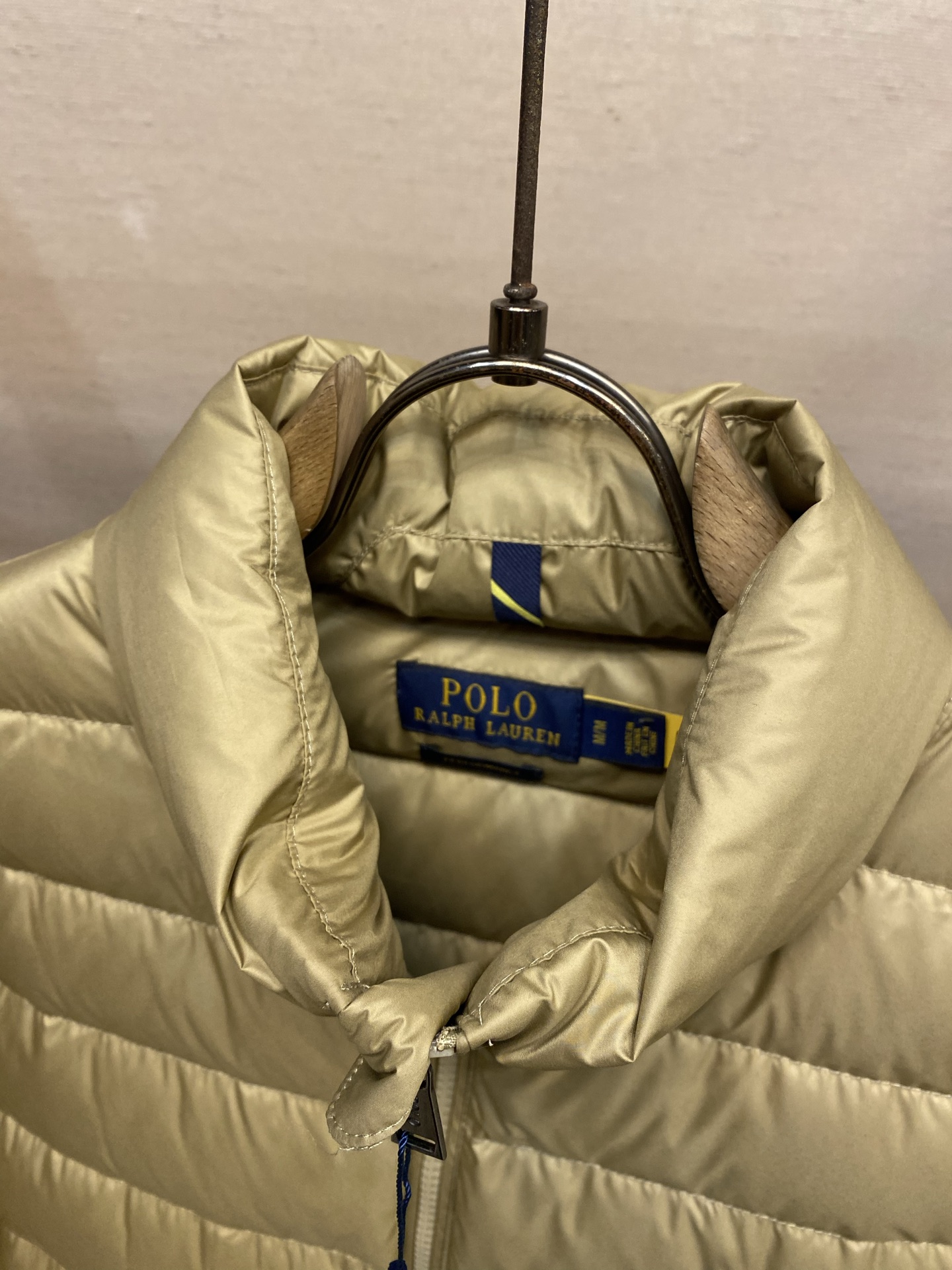 🌟🌟 RalP🆕h Lauren拉夫劳伦轻便羽绒服尼龙面料具有良好的防风防水性能，能有效阻挡外界风雨侵入