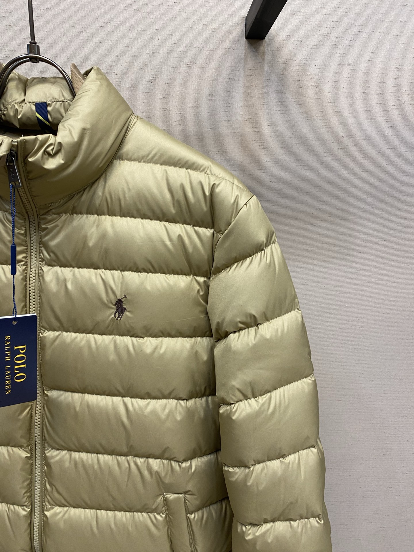 🌟🌟 RalP🆕h Lauren拉夫劳伦轻便羽绒服尼龙面料具有良好的防风防水性能，能有效阻挡外界风雨侵入