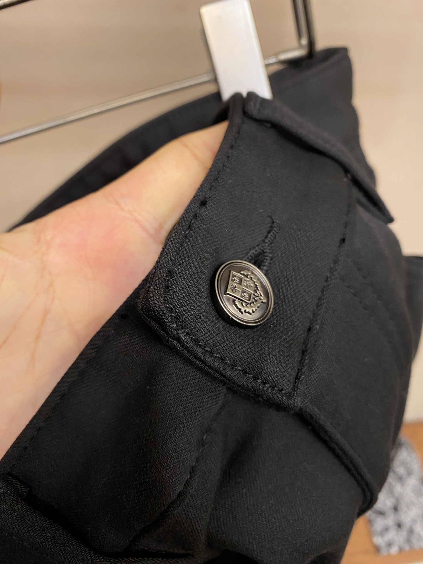 🌟🌟lP🆕 1985ss好穿不挑身材在搭配上没有太多的限制 随意简洁的衬托其他单品，来展现自己的风格姿态