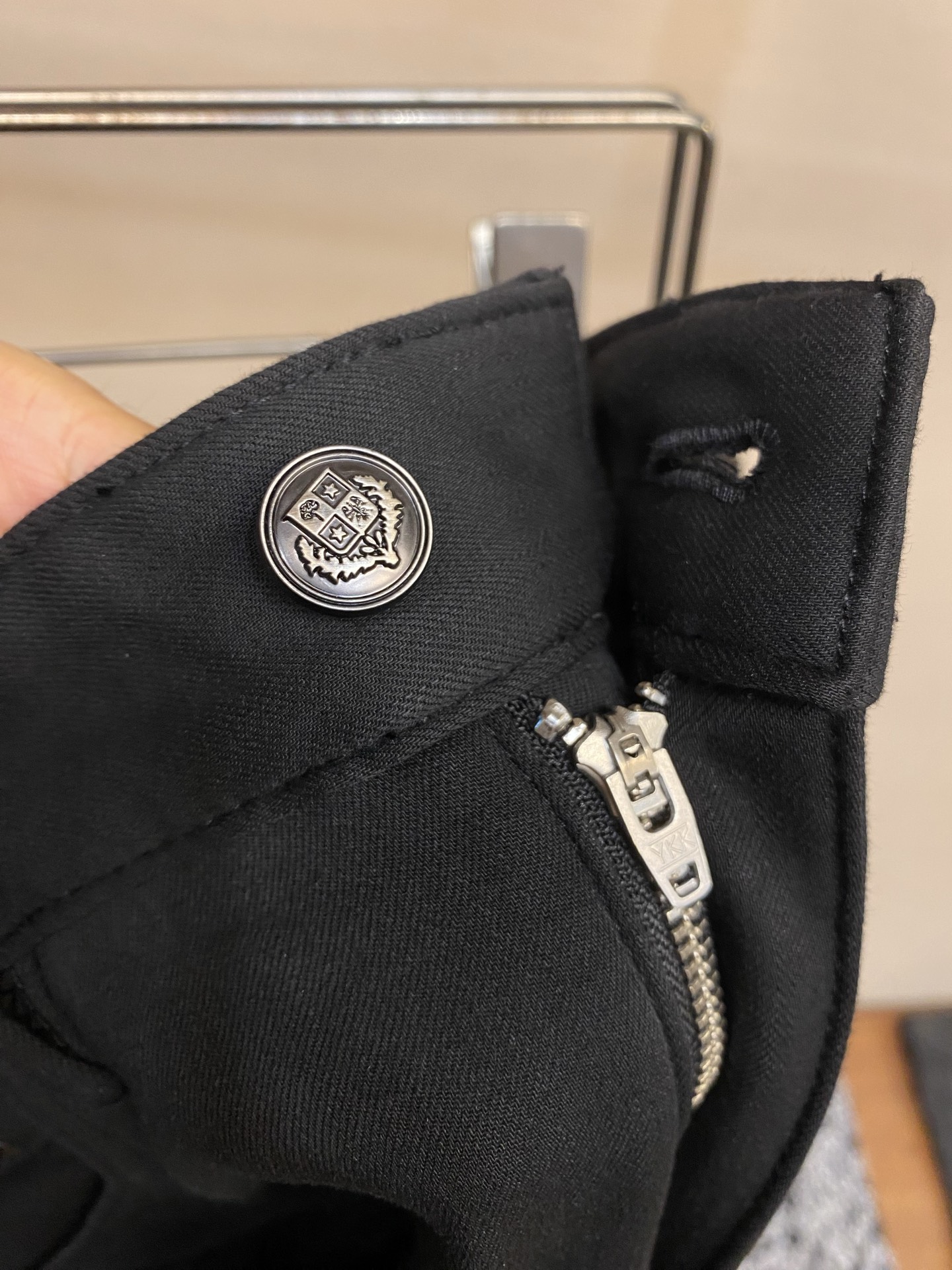 🌟🌟lP🆕 1985ss好穿不挑身材在搭配上没有太多的限制 随意简洁的衬托其他单品，来展现自己的风格姿态