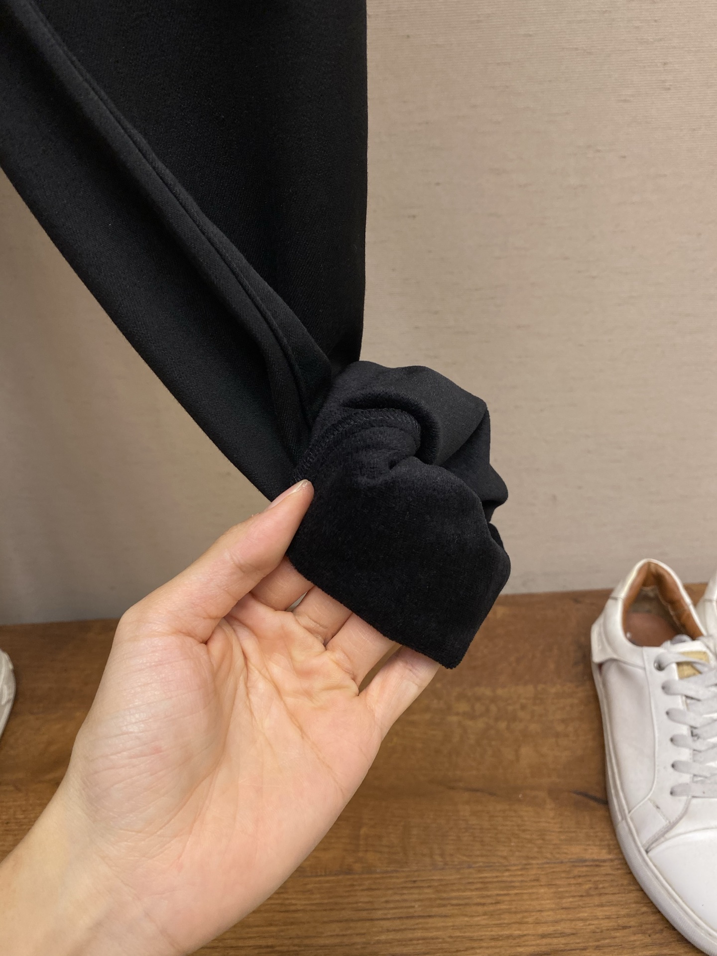 🌟🌟lP🆕 1985ss好穿不挑身材在搭配上没有太多的限制 随意简洁的衬托其他单品，来展现自己的风格姿态