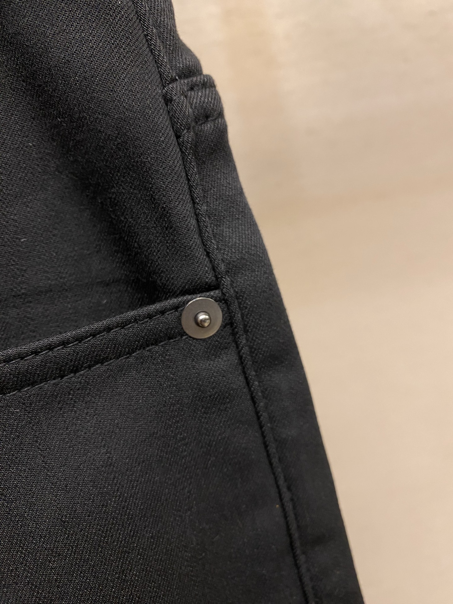 🌟🌟lP🆕 1985ss好穿不挑身材在搭配上没有太多的限制 随意简洁的衬托其他单品，来展现自己的风格姿态