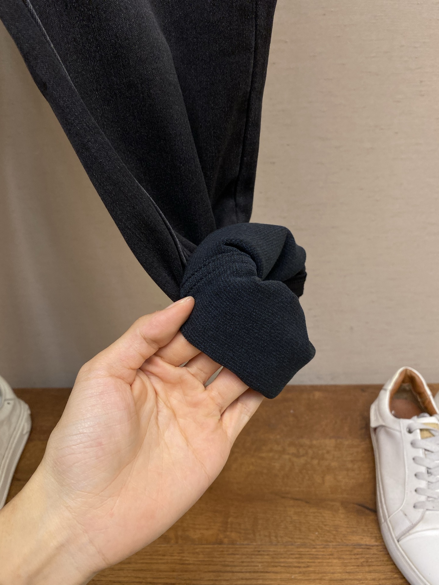 🌟🌟Fendi 2025ss好穿不挑身材在搭配上没有太多的限制 随意简洁的衬托其他单品，来展现自己的风格