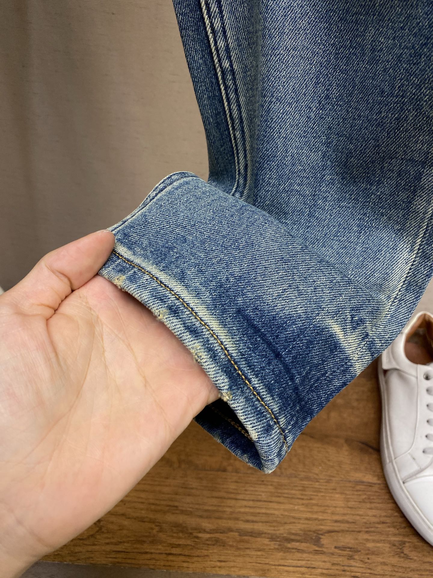 🌟🌟Versace 2025ss好穿不挑身材在搭配上没有太多的限制 随意简洁的衬托其他单品，来展现自己的