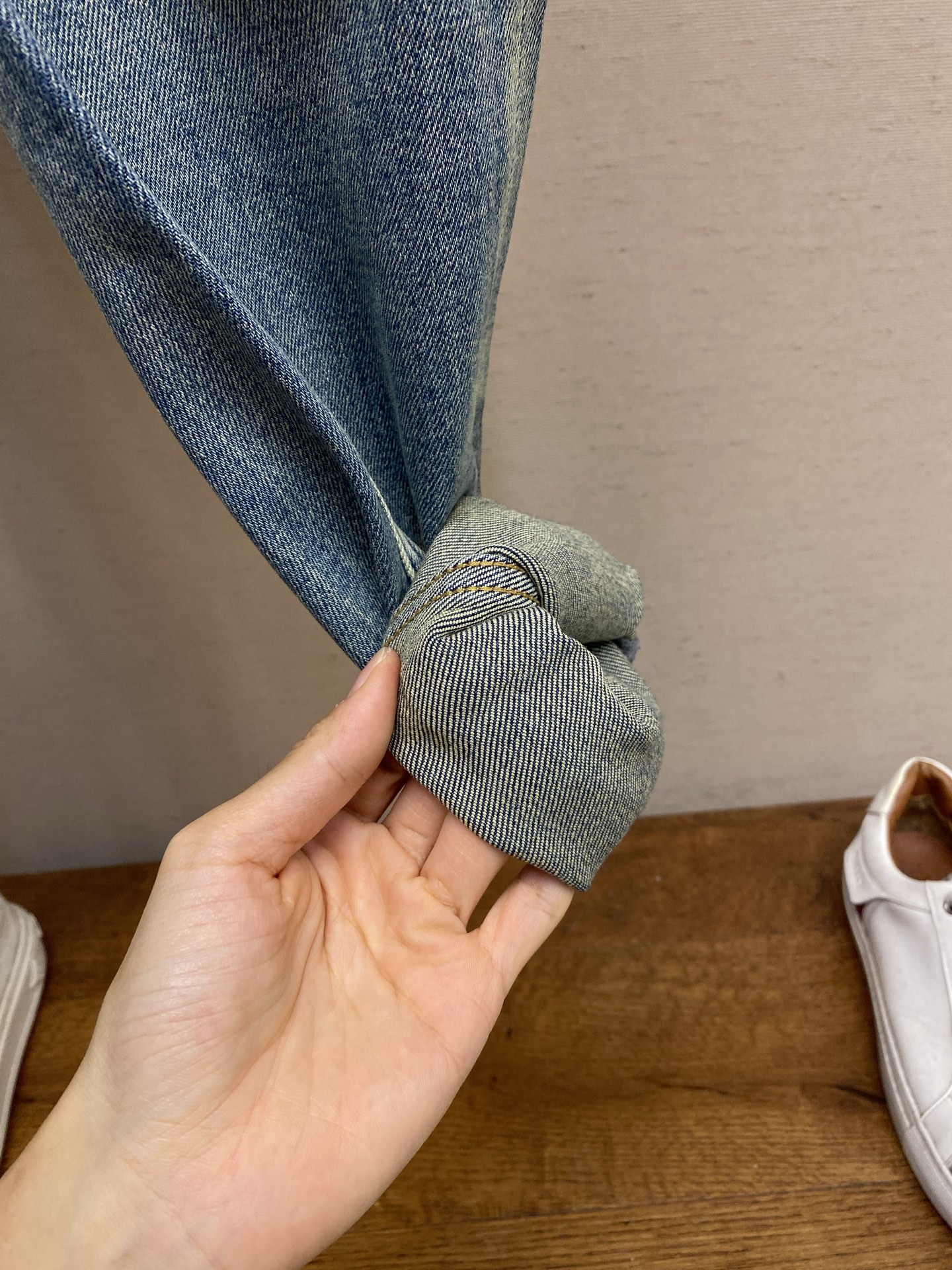 🌟🌟Versace 2025ss好穿不挑身材在搭配上没有太多的限制 随意简洁的衬托其他单品，来展现自己的