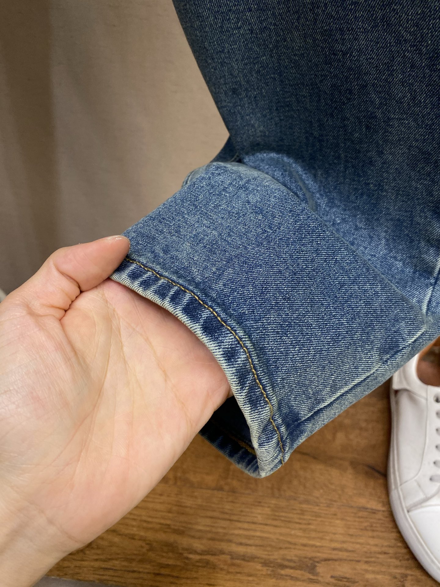 🌟🌟DG 2025ss好穿不挑身材在搭配上没有太多的限制 随意简洁的衬托其他单品，来展现自己的风格姿态～