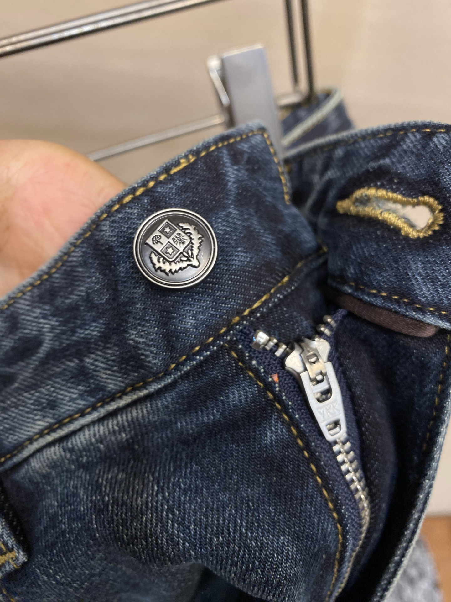 🌟🌟lP🆕 1985ss好穿不挑身材在搭配上没有太多的限制 随意简洁的衬托其他单品，来展现自己的风格姿态