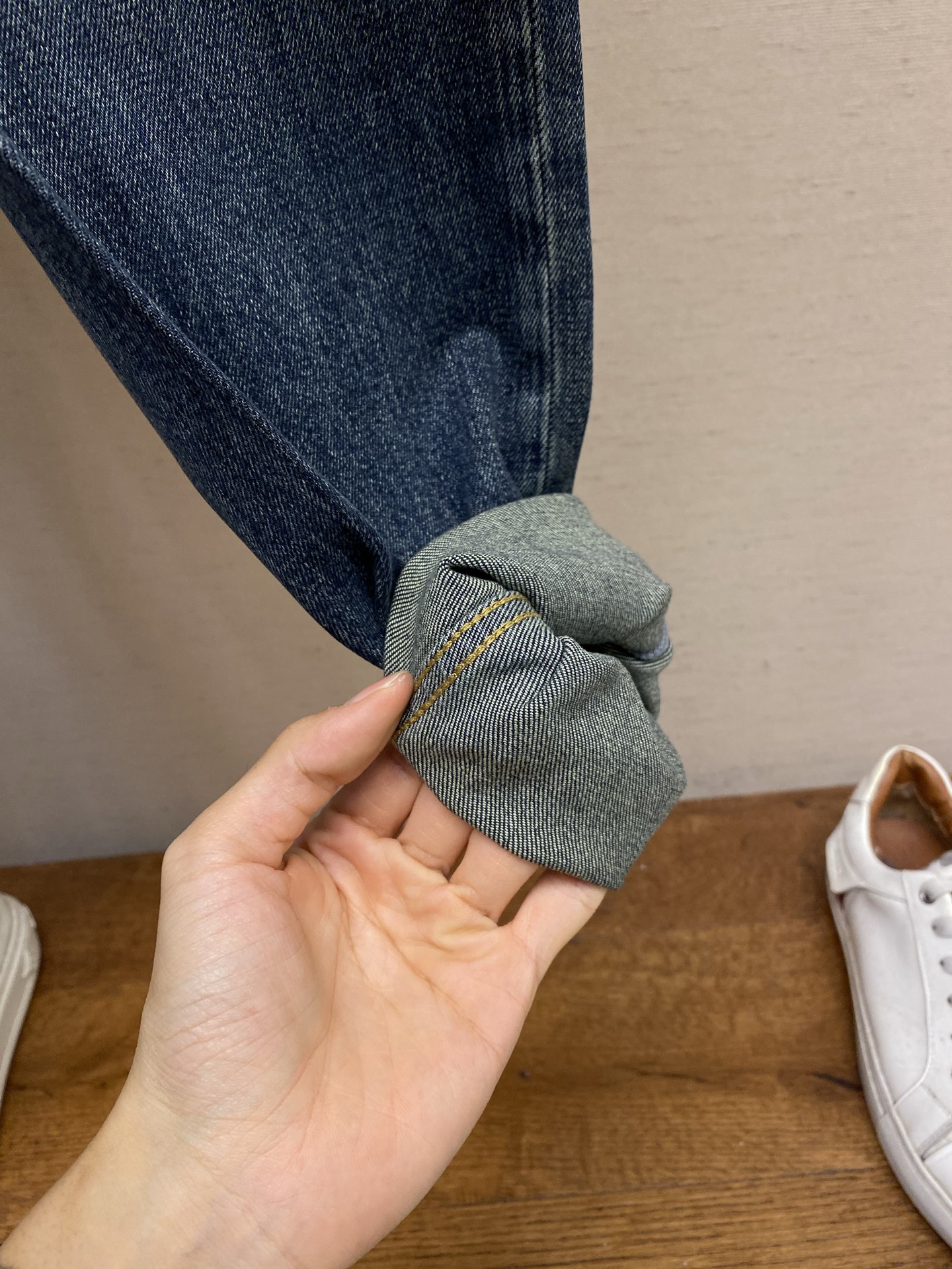 🌟🌟lP🆕 1985ss好穿不挑身材在搭配上没有太多的限制 随意简洁的衬托其他单品，来展现自己的风格姿态