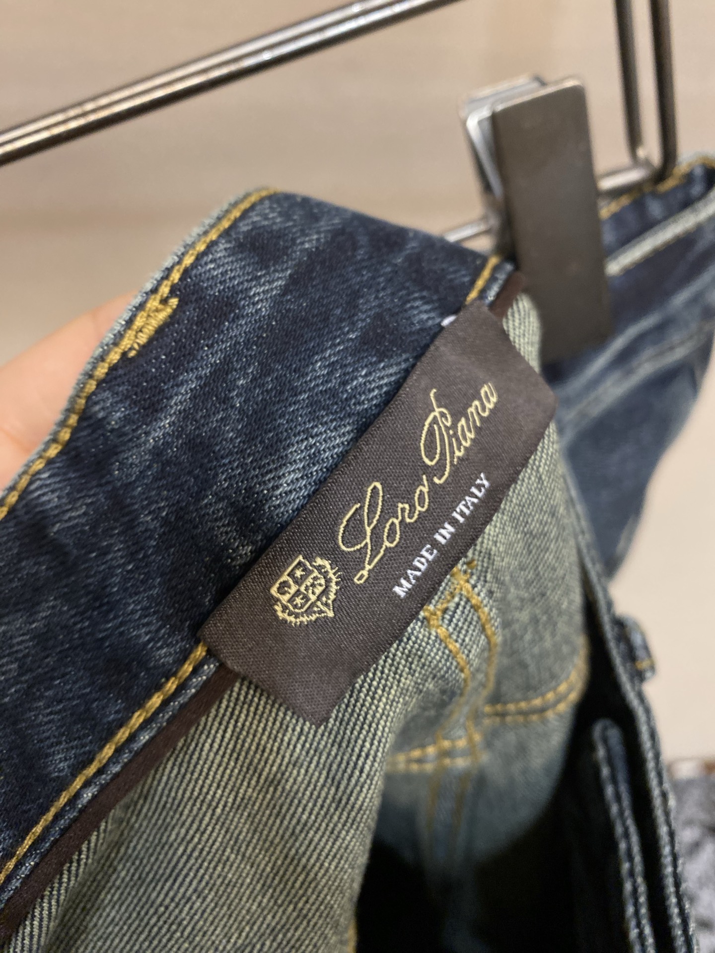 🌟🌟lP🆕 1985ss好穿不挑身材在搭配上没有太多的限制 随意简洁的衬托其他单品，来展现自己的风格姿态