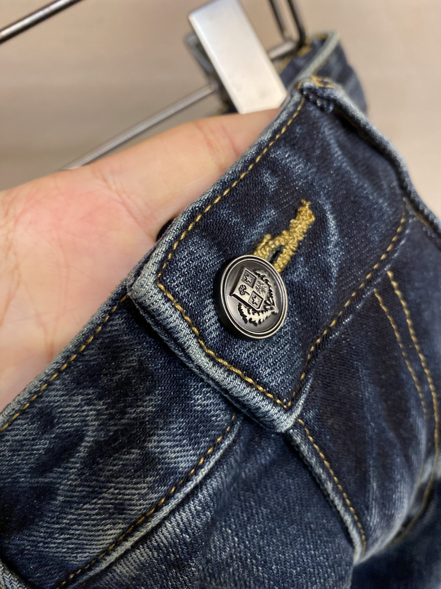 🌟🌟lP🆕 1985ss好穿不挑身材在搭配上没有太多的限制 随意简洁的衬托其他单品，来展现自己的风格姿态