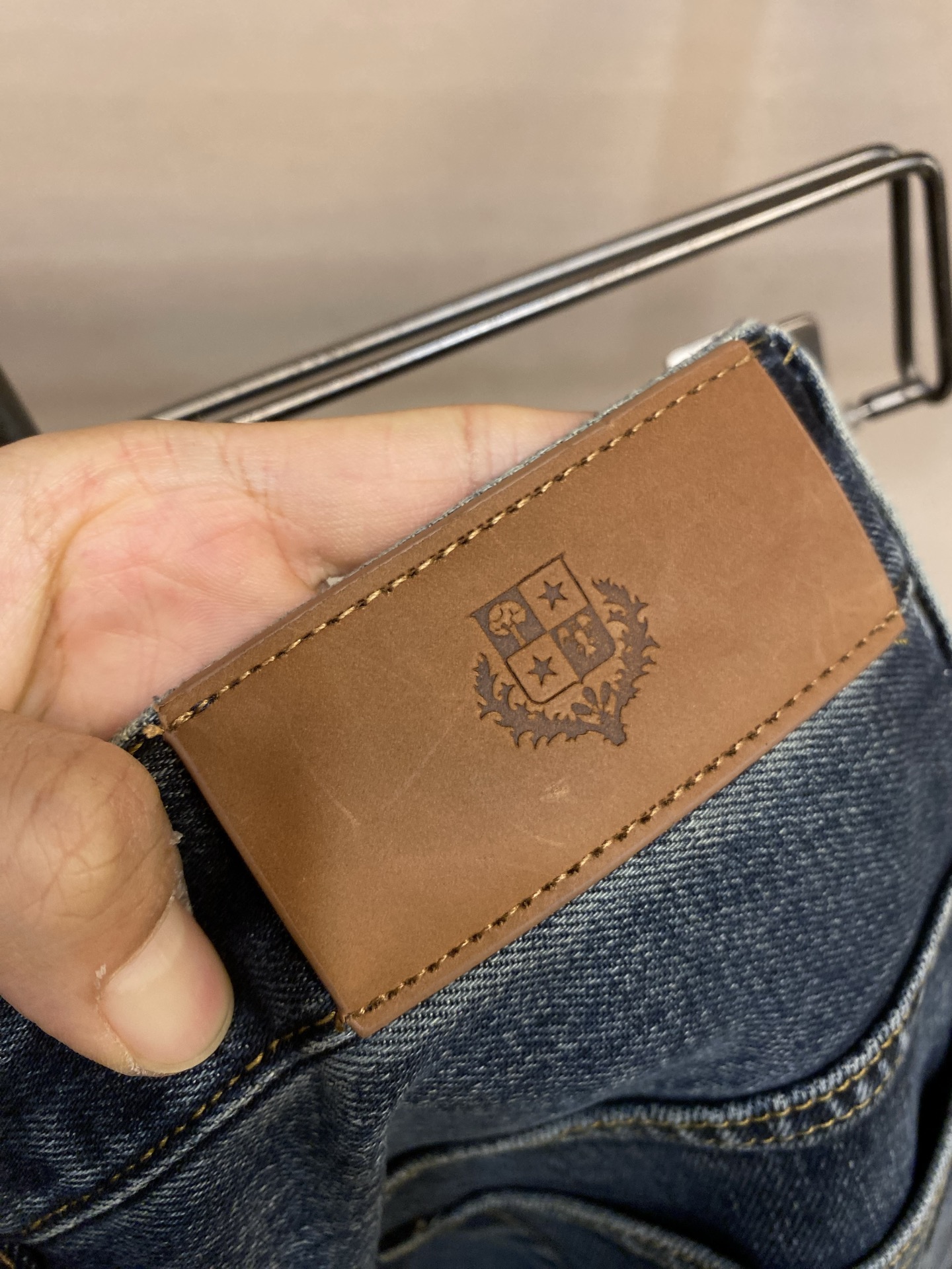 🌟🌟lP🆕 1985ss好穿不挑身材在搭配上没有太多的限制 随意简洁的衬托其他单品，来展现自己的风格姿态