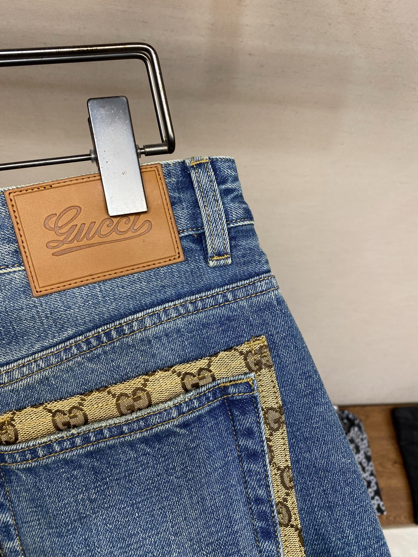 🌟🌟Gucci 2025ss好穿不挑身材在搭配上没有太多的限制 随意简洁的衬托其他单品，来展现自己的风格