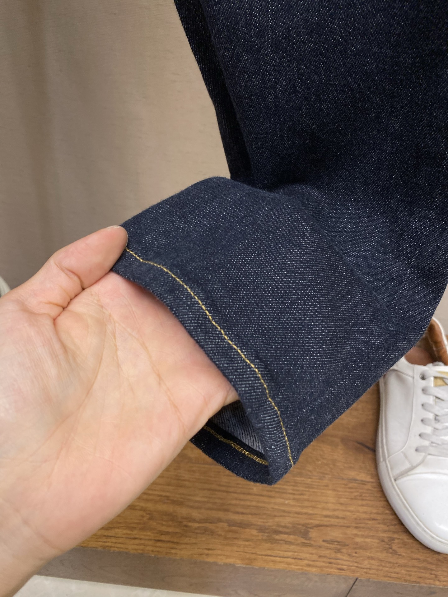 🌟🌟DG 2025ss好穿不挑身材在搭配上没有太多的限制 随意简洁的衬托其他单品，来展现自己的风格姿态～